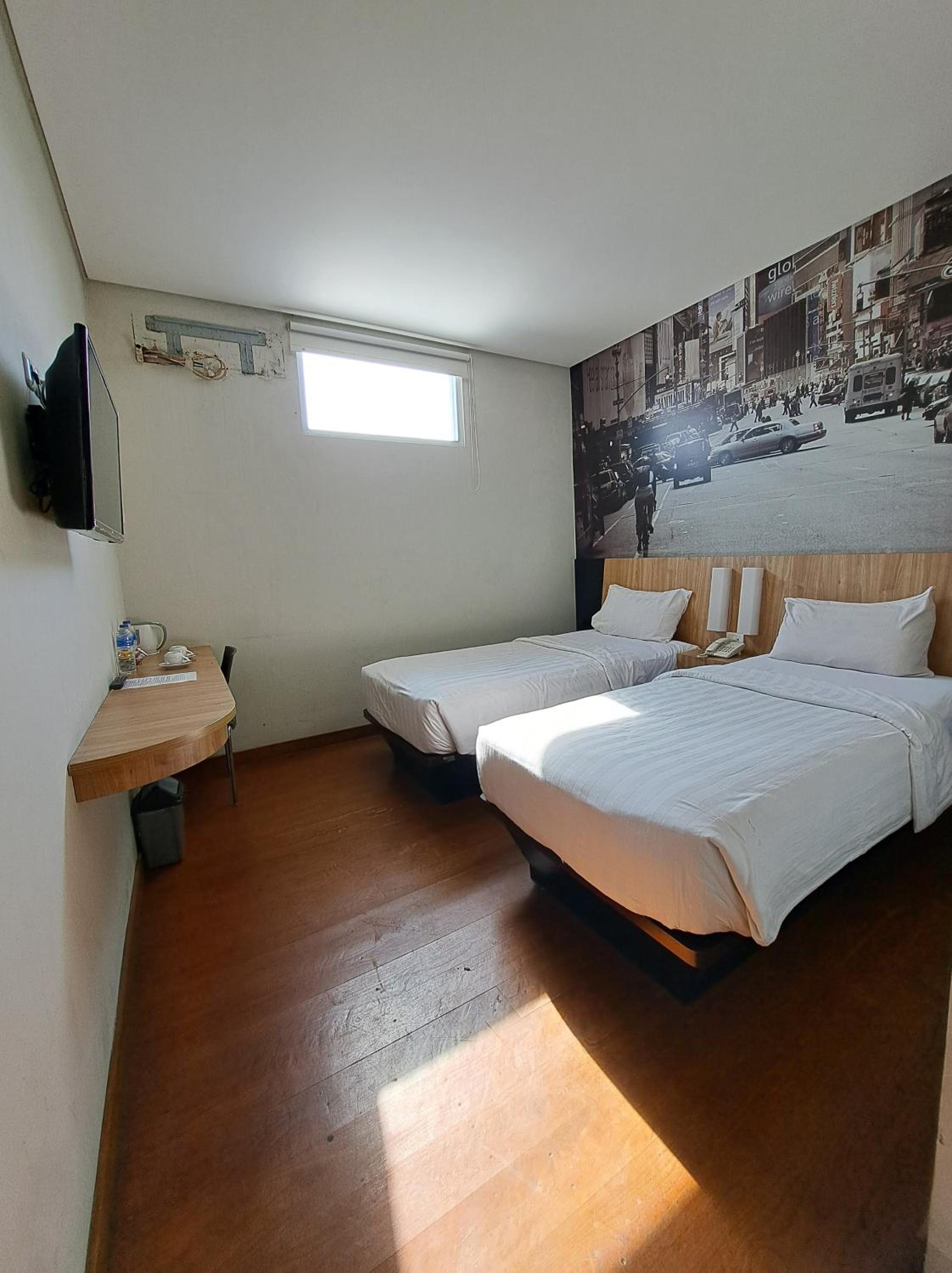 Standard Twin Room - Photo 2