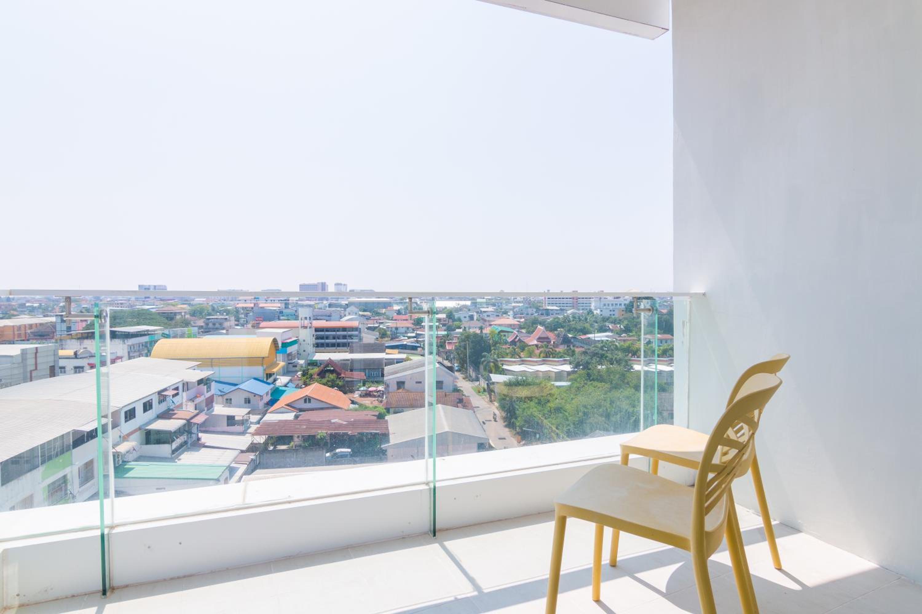 Suite with City View - Photo 11
