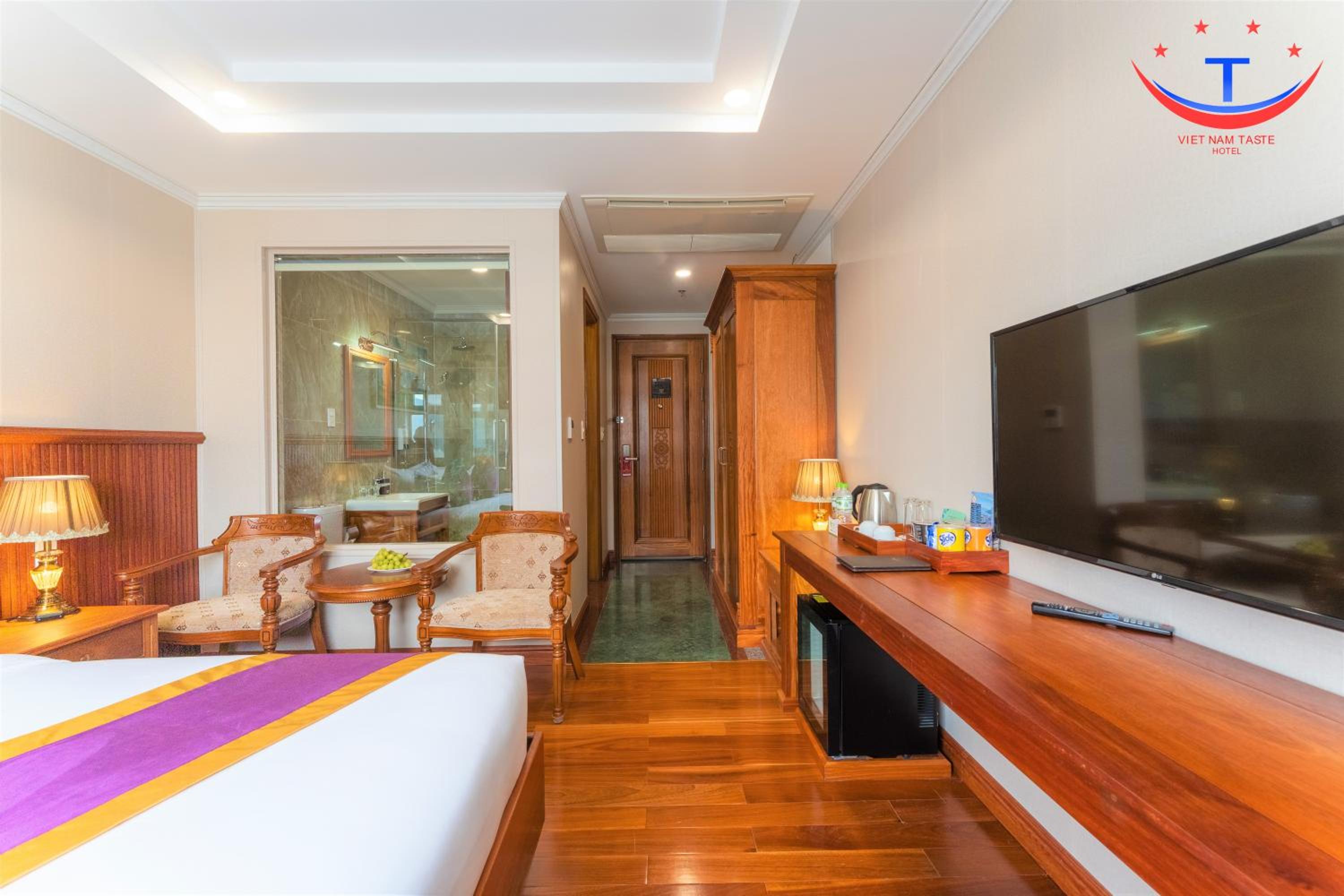 Superior Double Room with City View - Photo 10