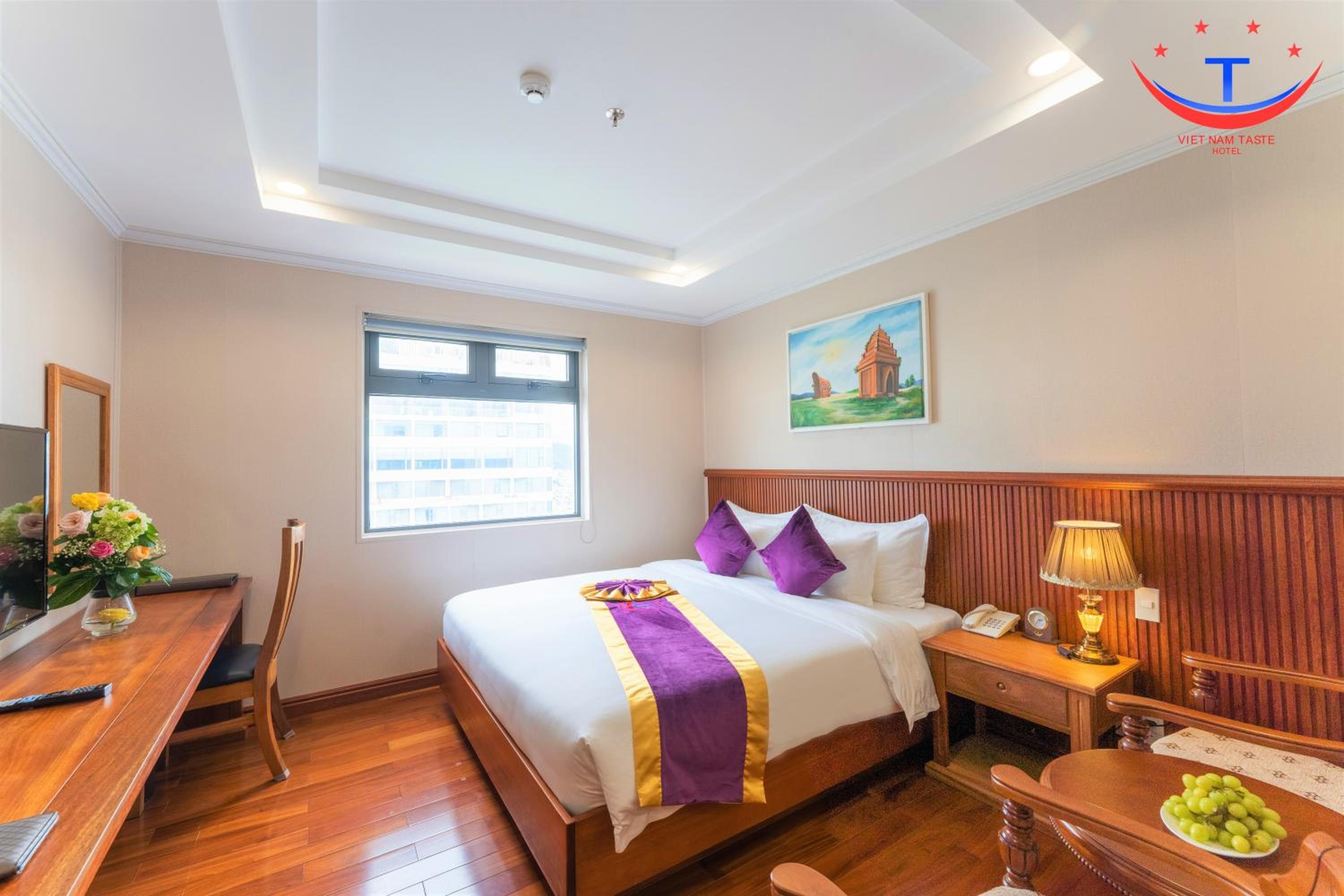 Superior Double Room with City View - Photo 2