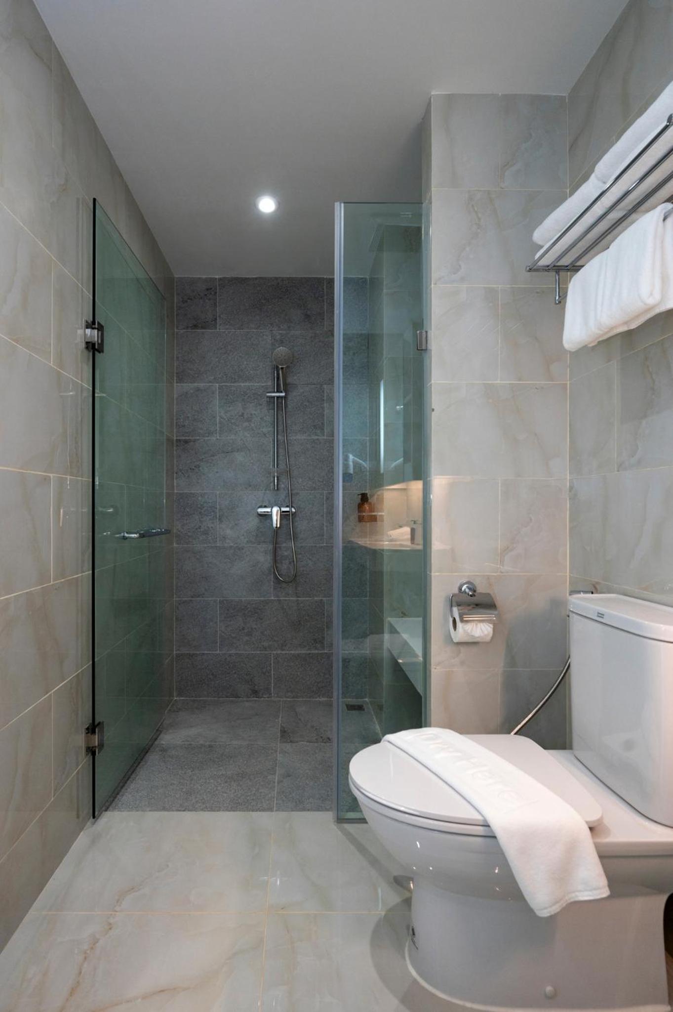 Suite with Balcony - Photo 7