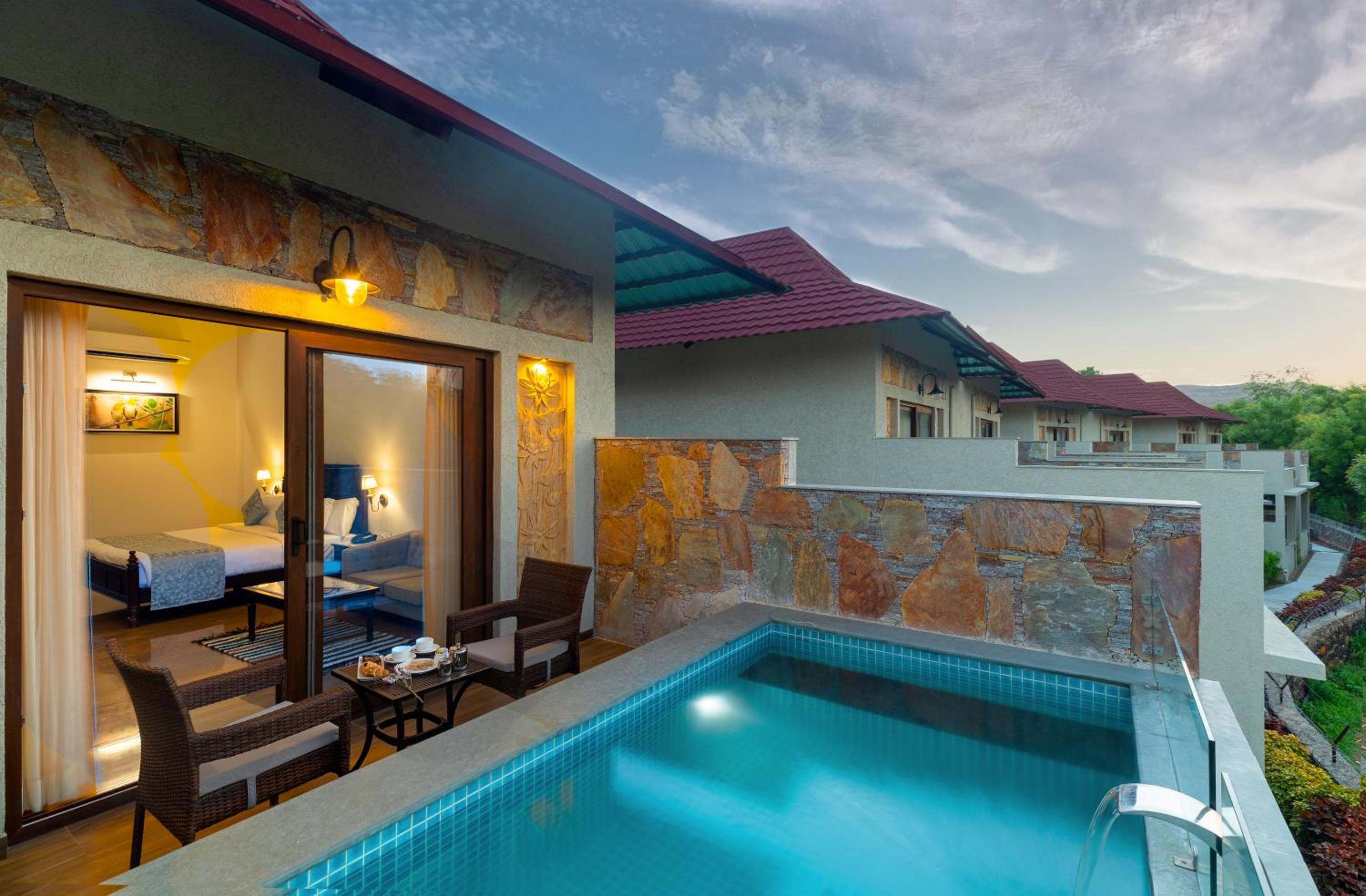 Suite with Private Pool - Photo 15