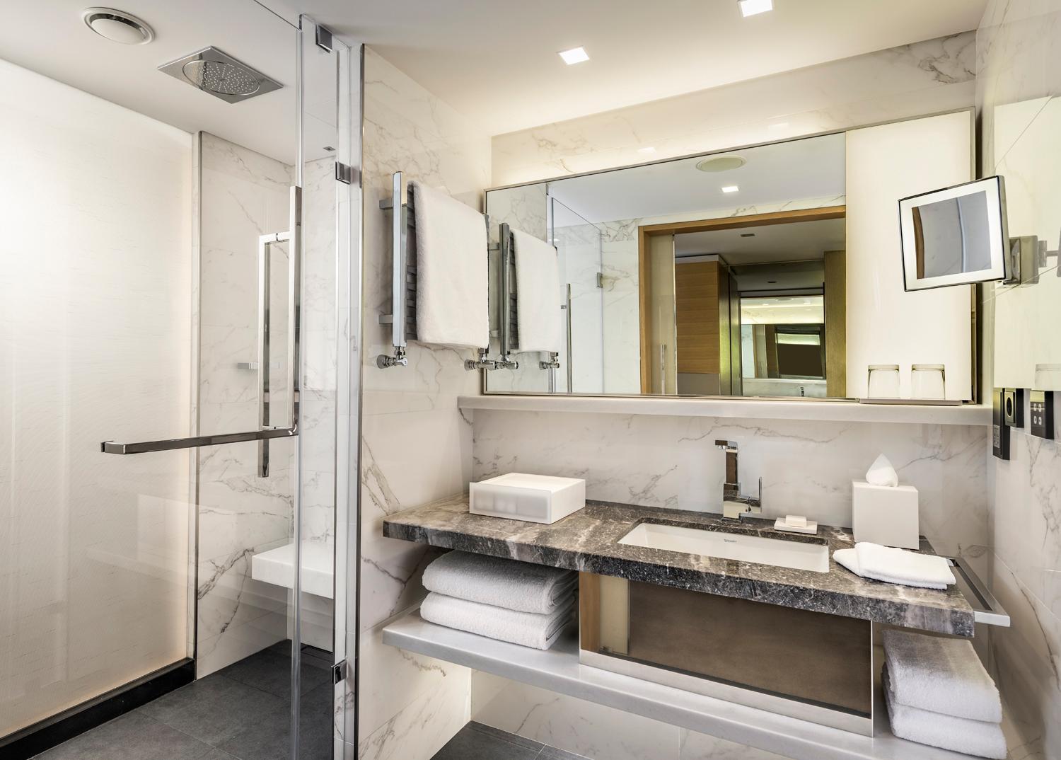 Swiss Executive King Room with Garden View and Lounge Access