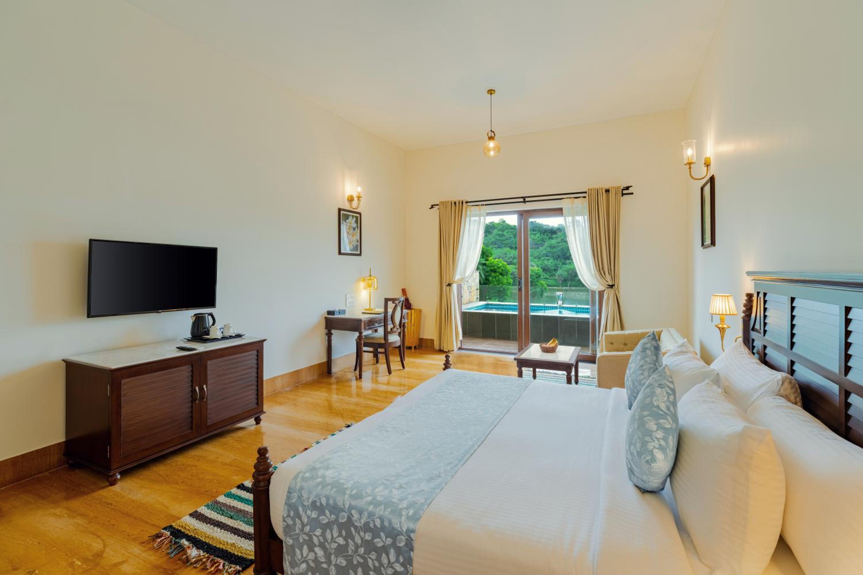 Suite with Private Pool - Photo 9