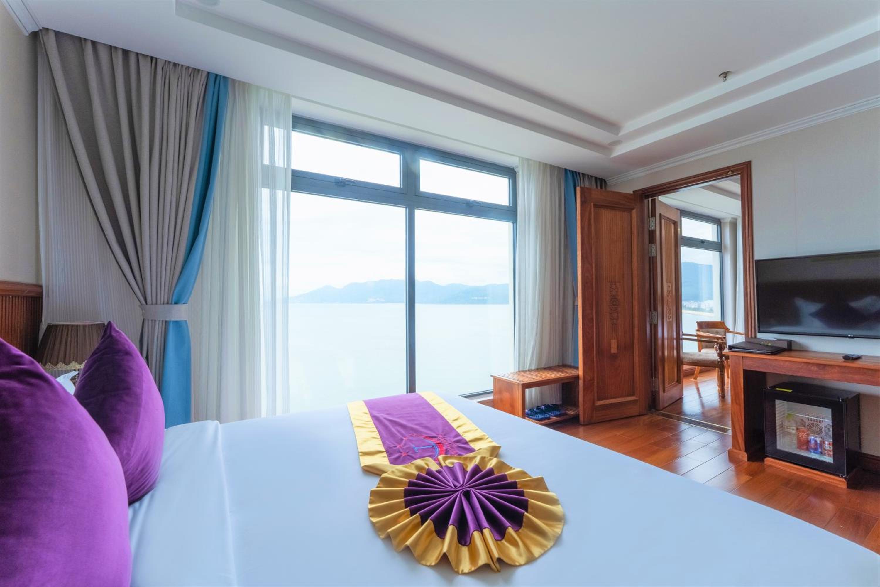 Deluxe Double Room with Ocean View - Photo 7