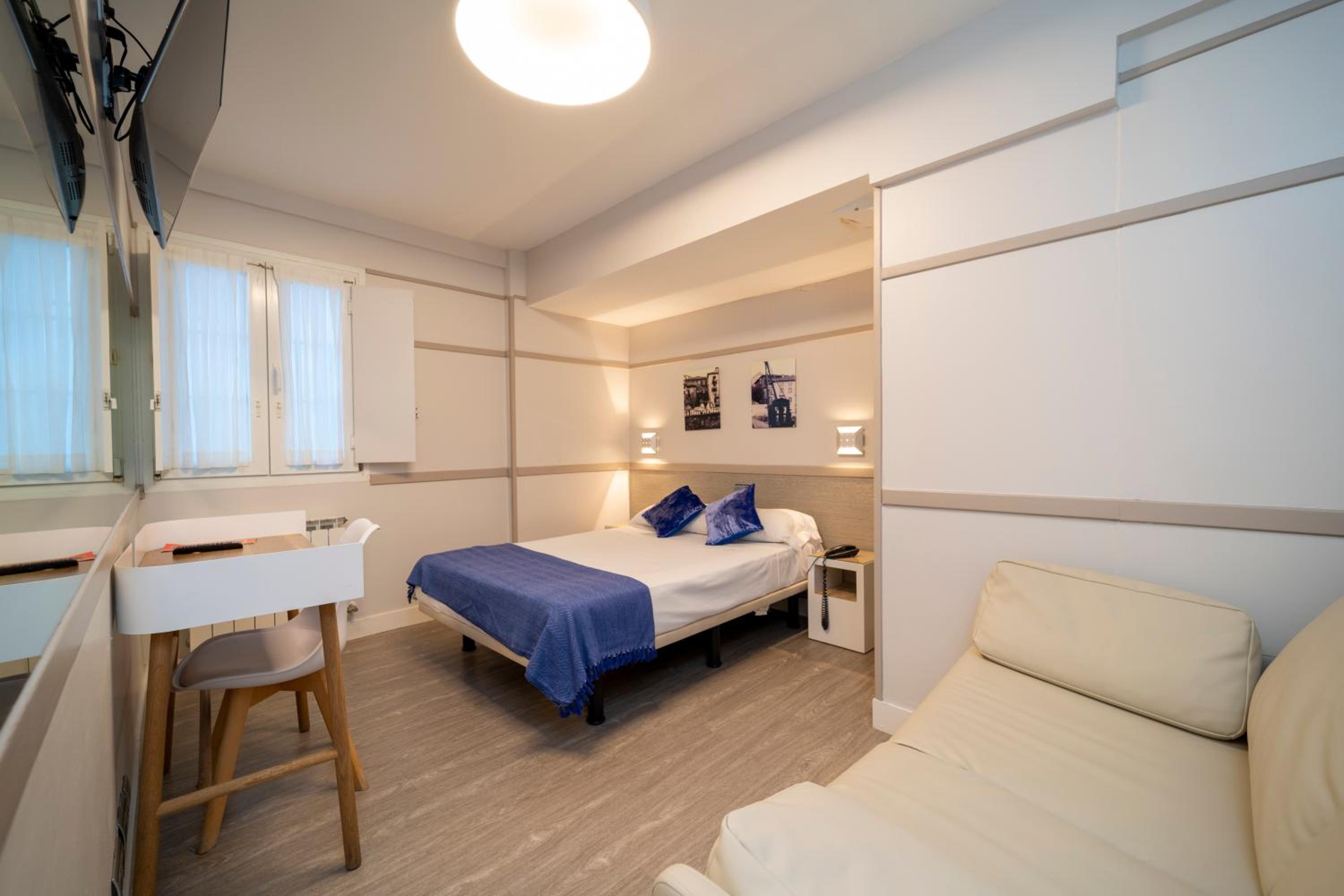 Double Room - Photo 6