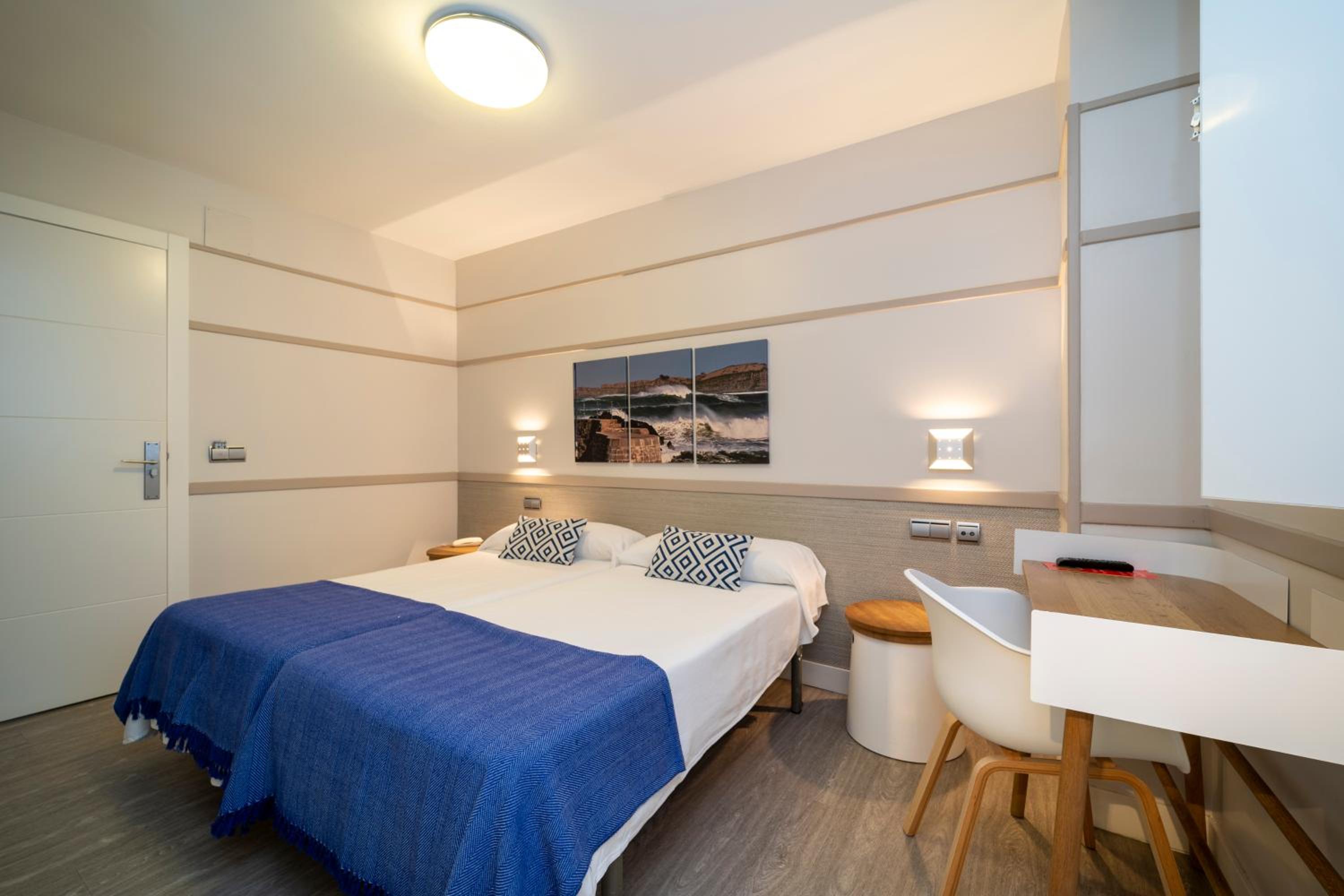 Double Room - Photo 5
