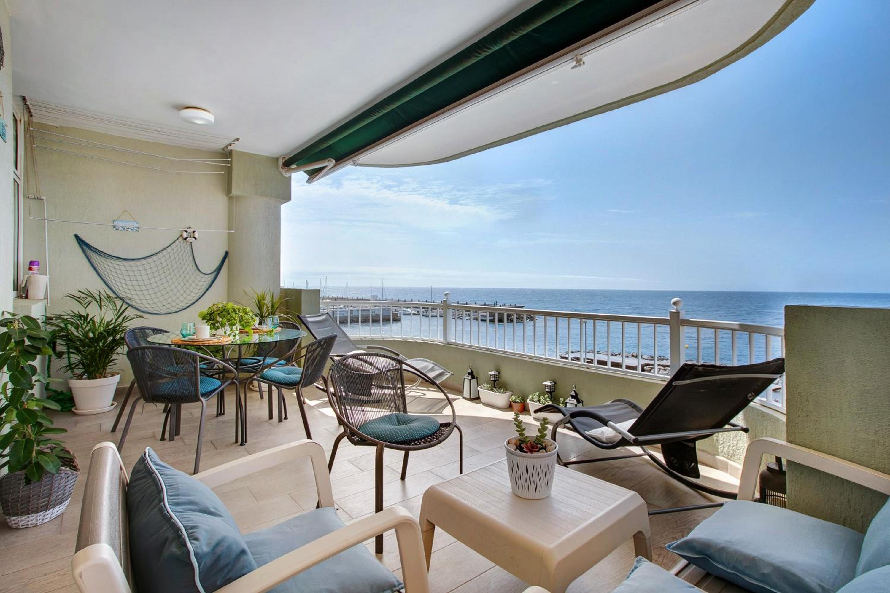 Three-Bedroom Apartment with Water View photo 3