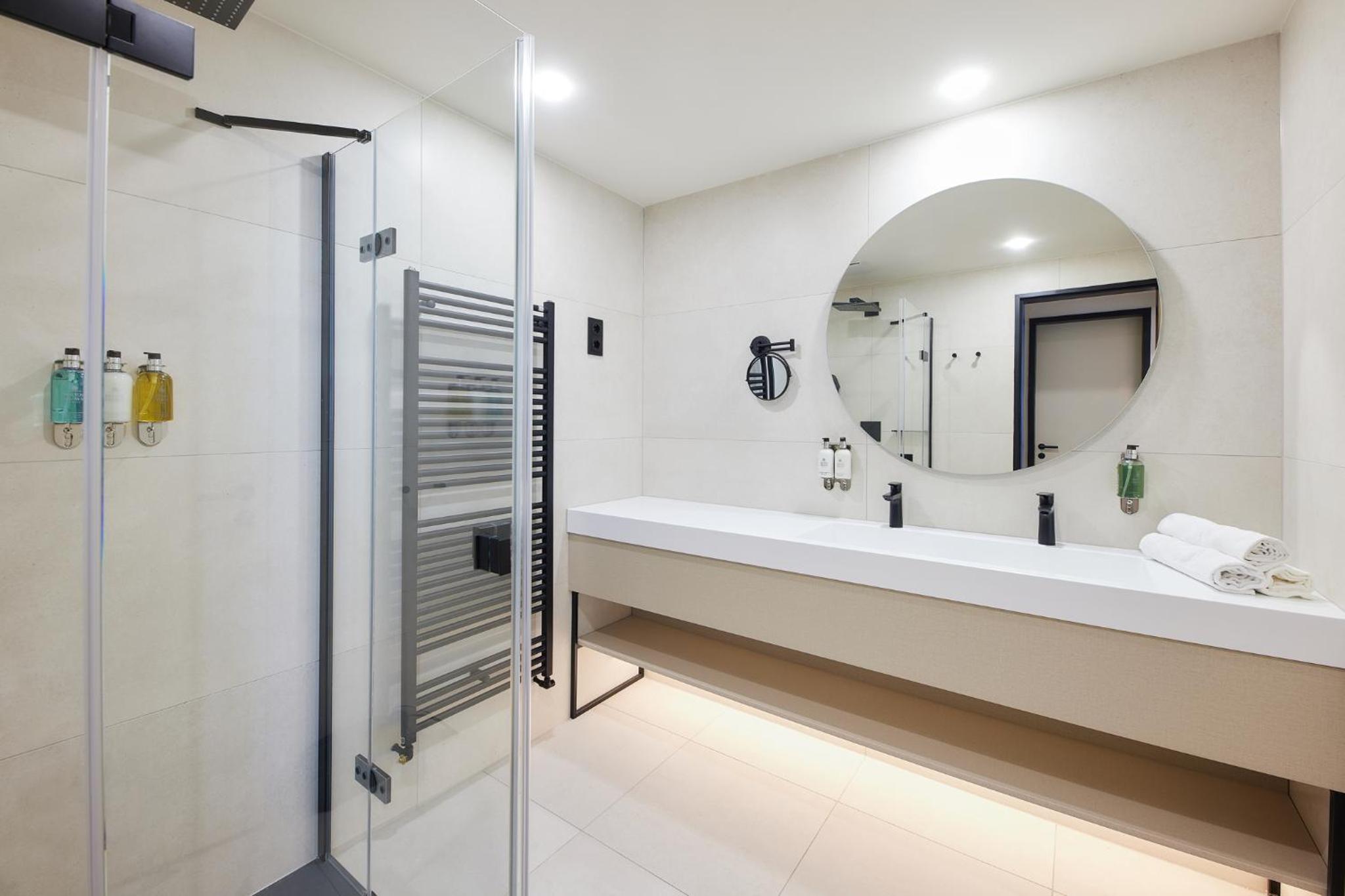 Romantic Spa Suite photo 3