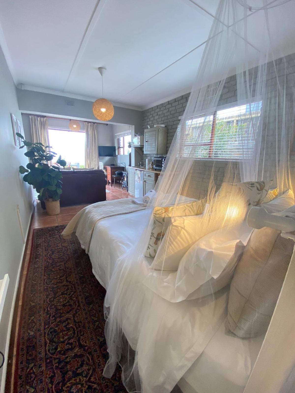 One-Bedroom Apartment - Sea Front - Photo 1