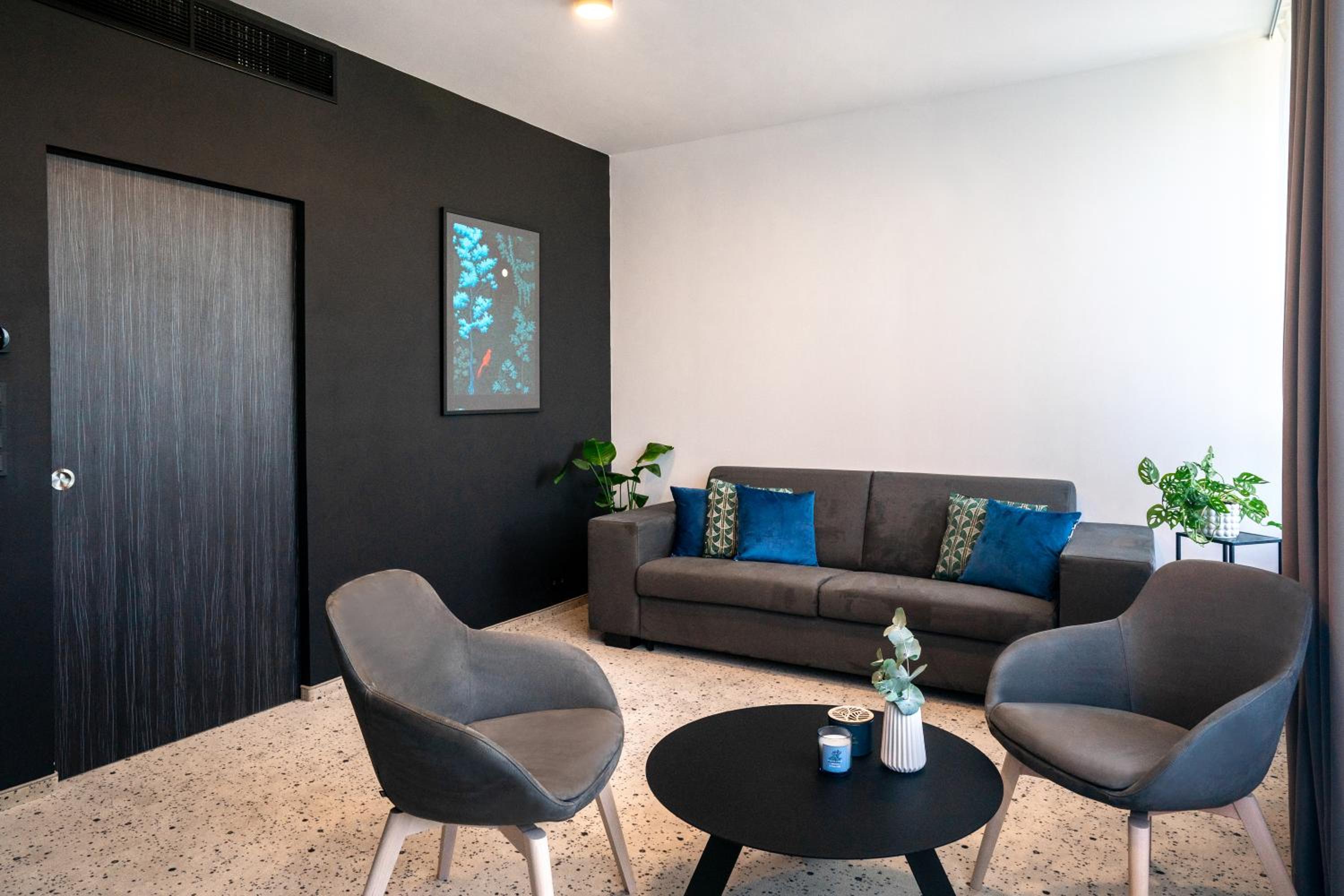 Suite - Photo 3