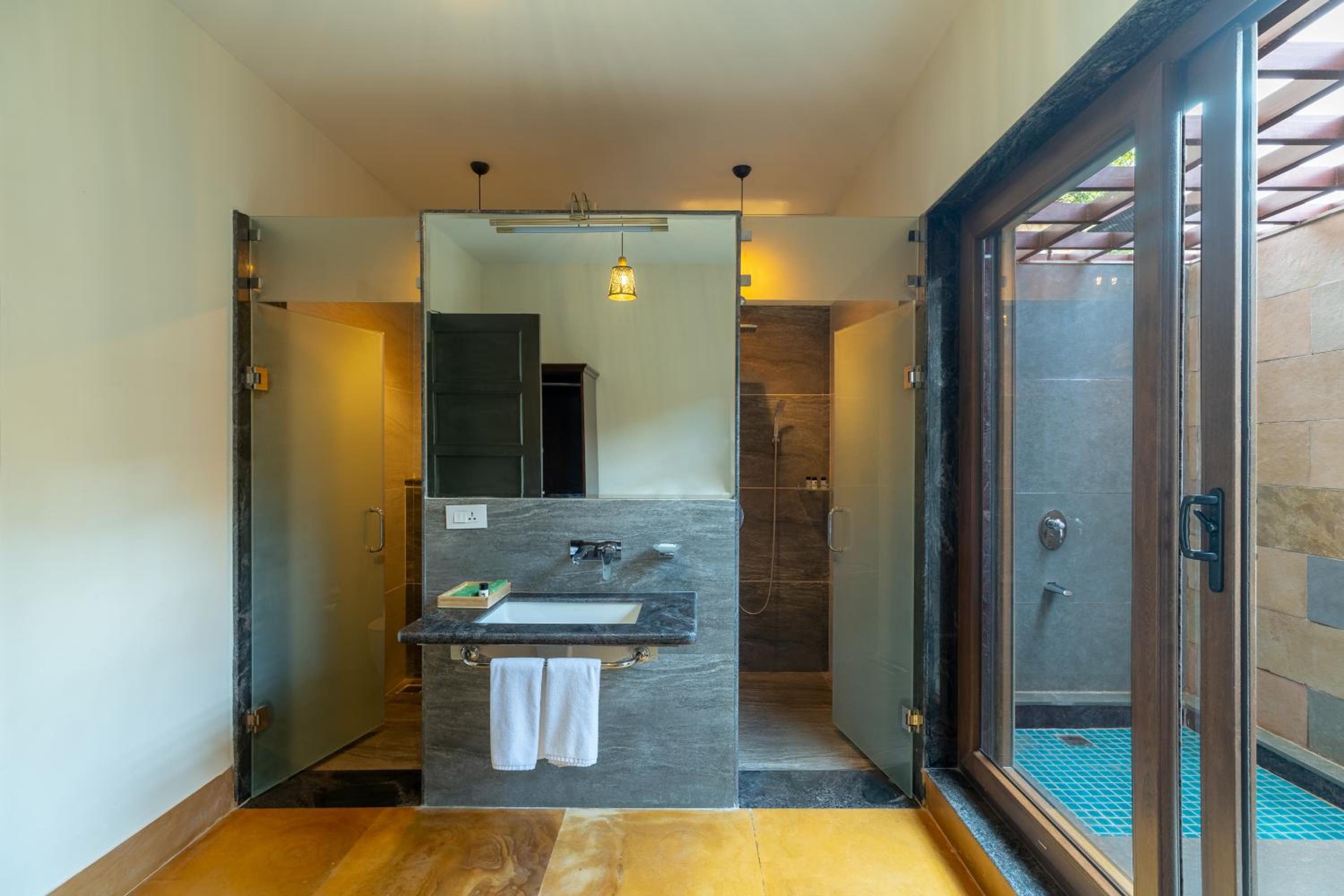 Suite with Private Pool - Photo 3