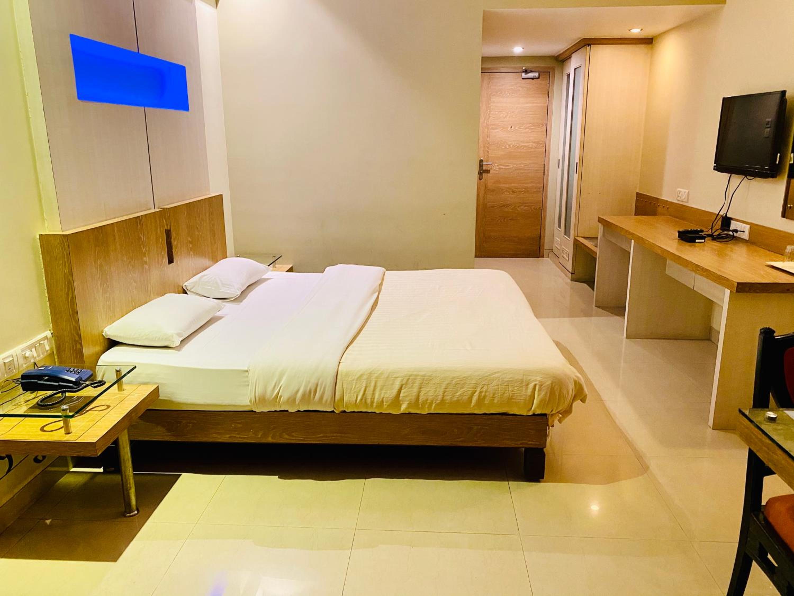Deluxe King Room photo 1