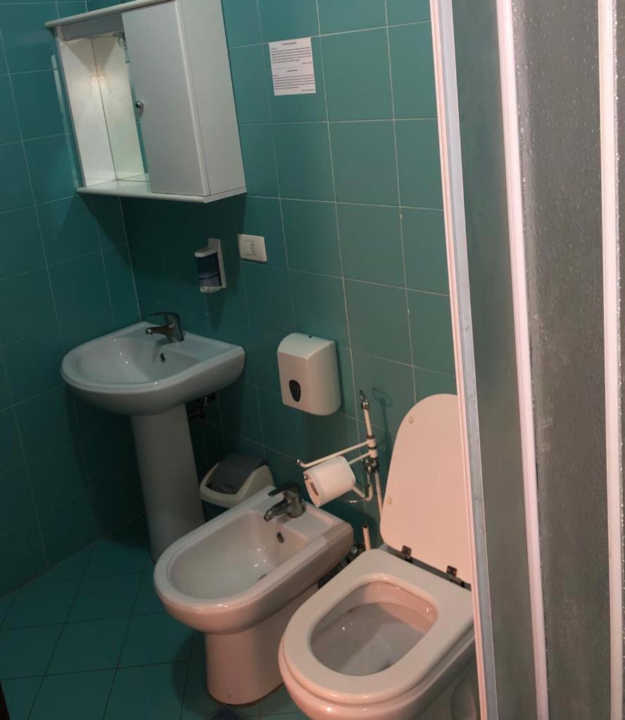 Single Room with Private External Bathroom photo 2