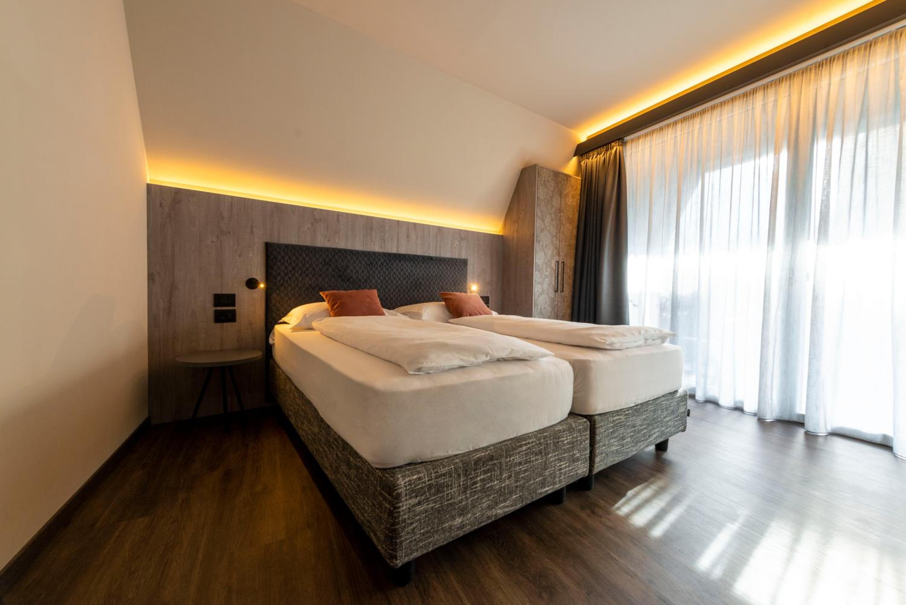 Deluxe Suite - Photo 3