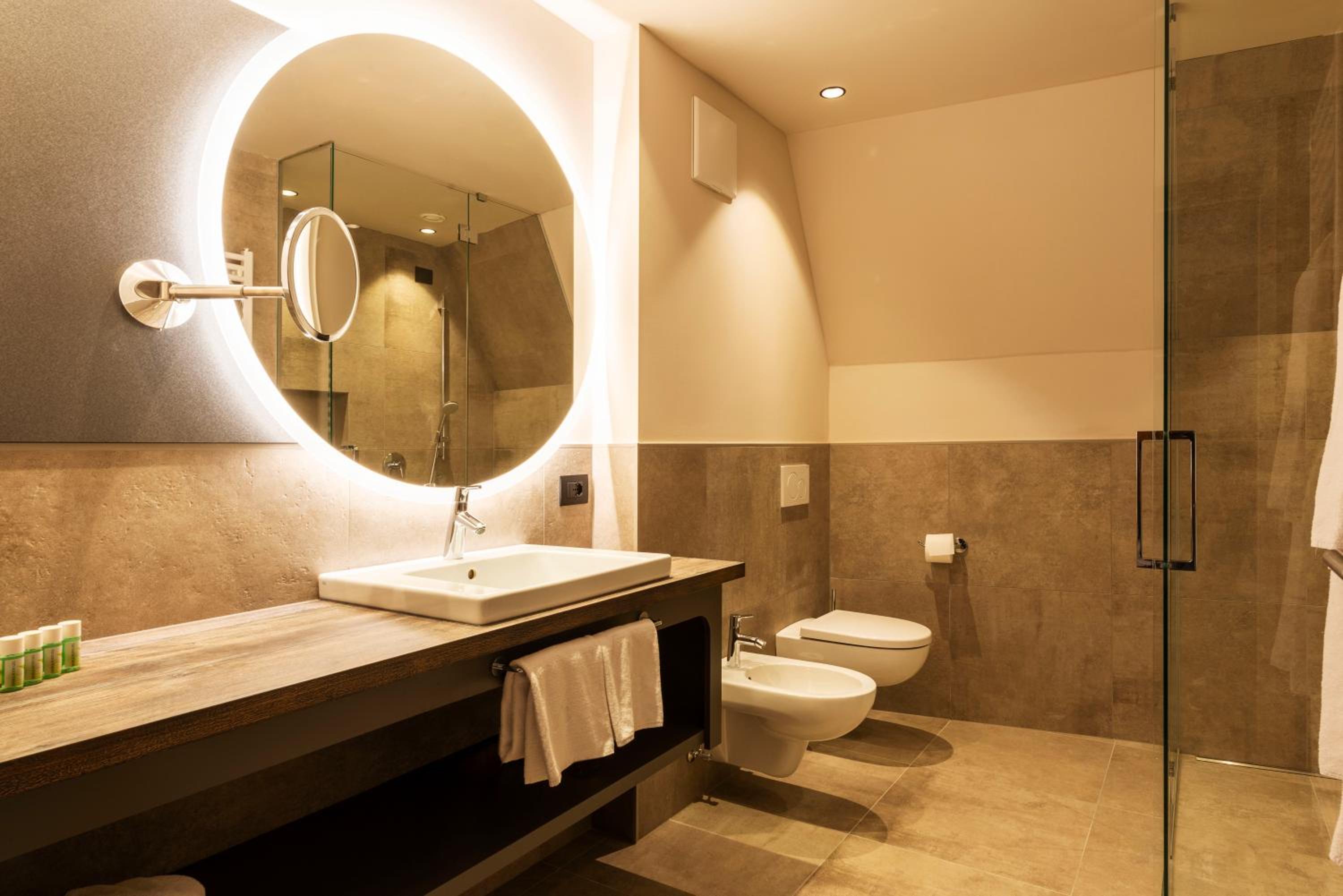 Deluxe Suite - Photo 7