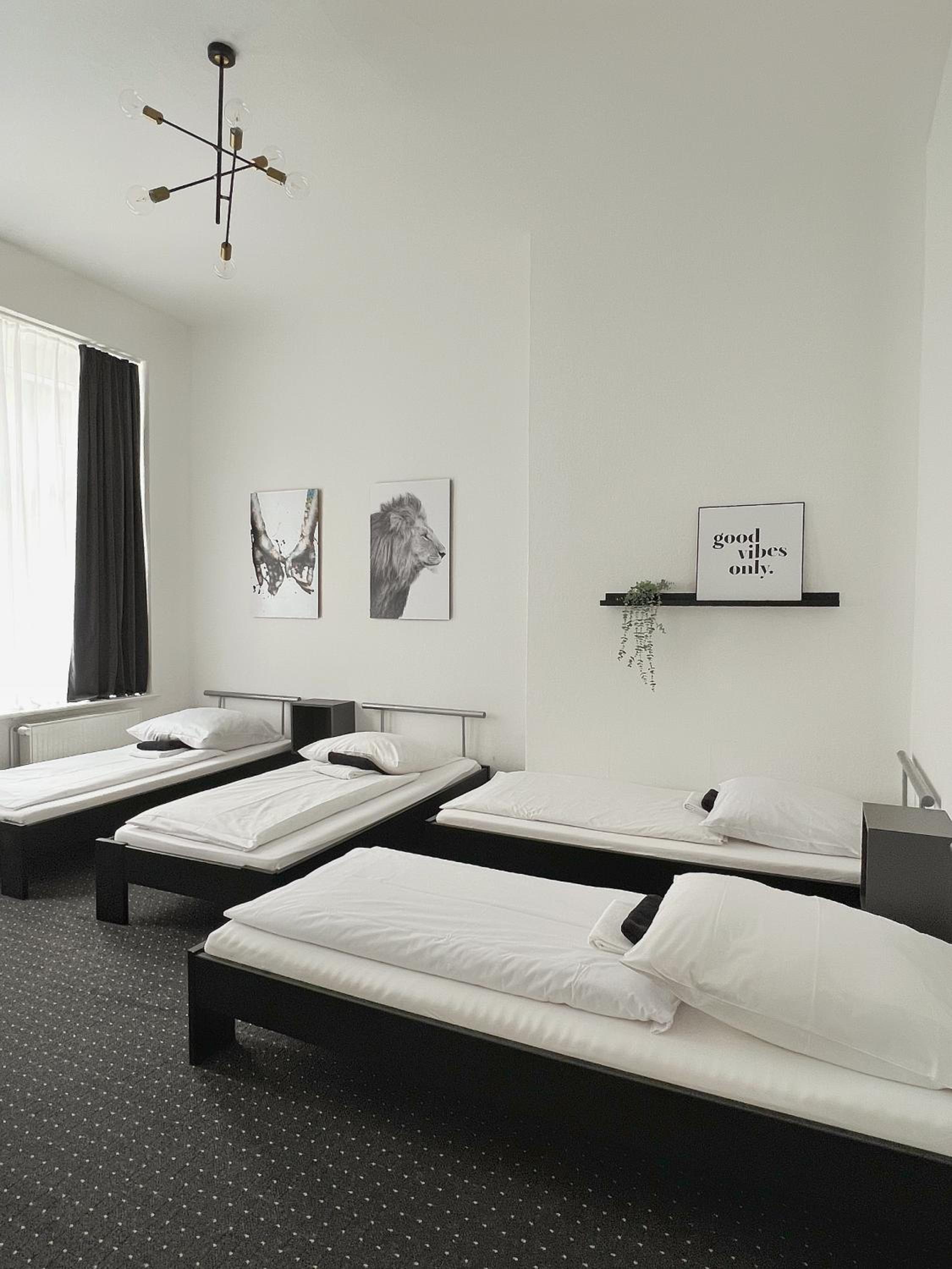 Economy Quadruple Room thumbnail 5