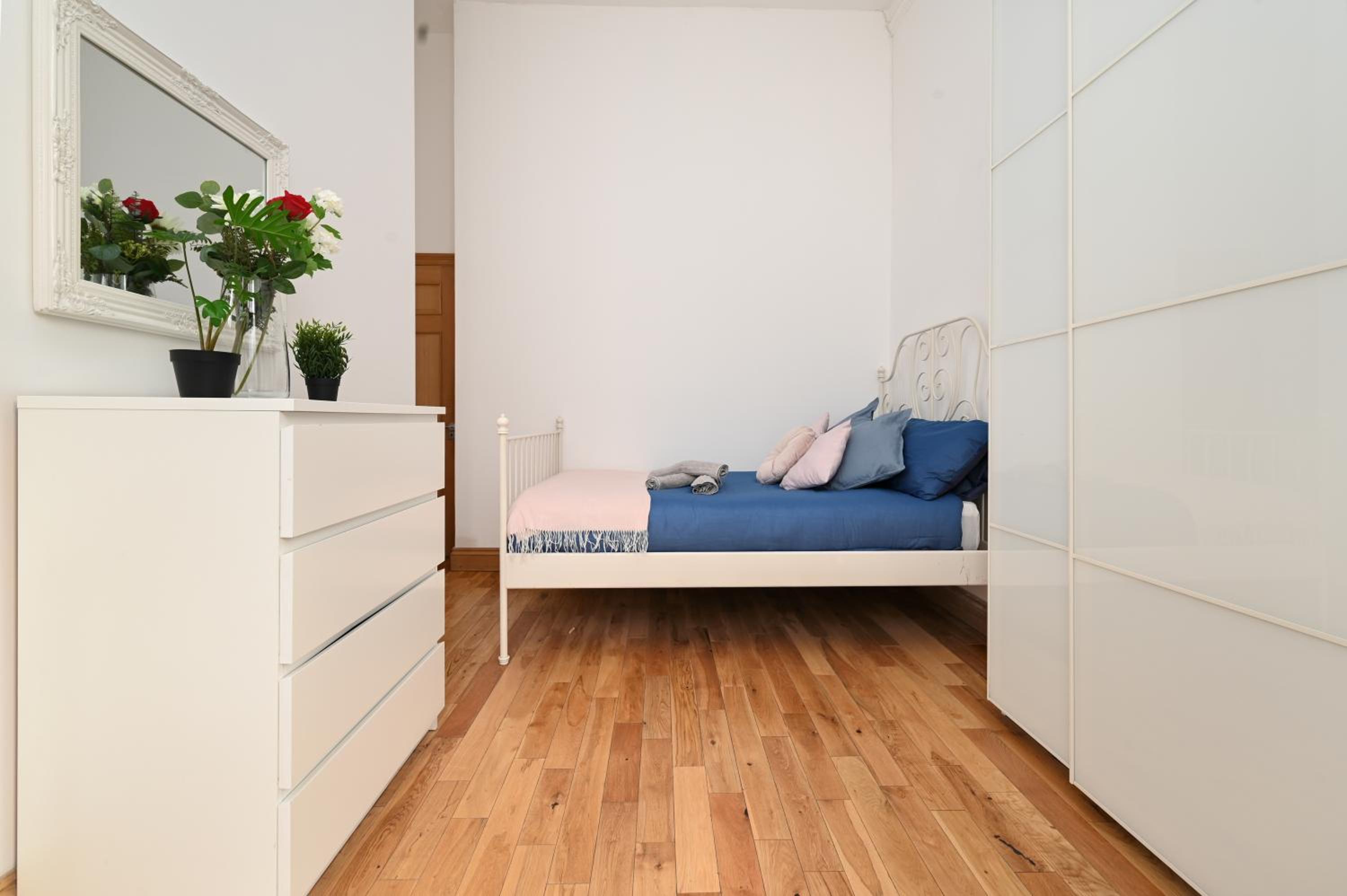 Three-Bedroom Apartment photo 2