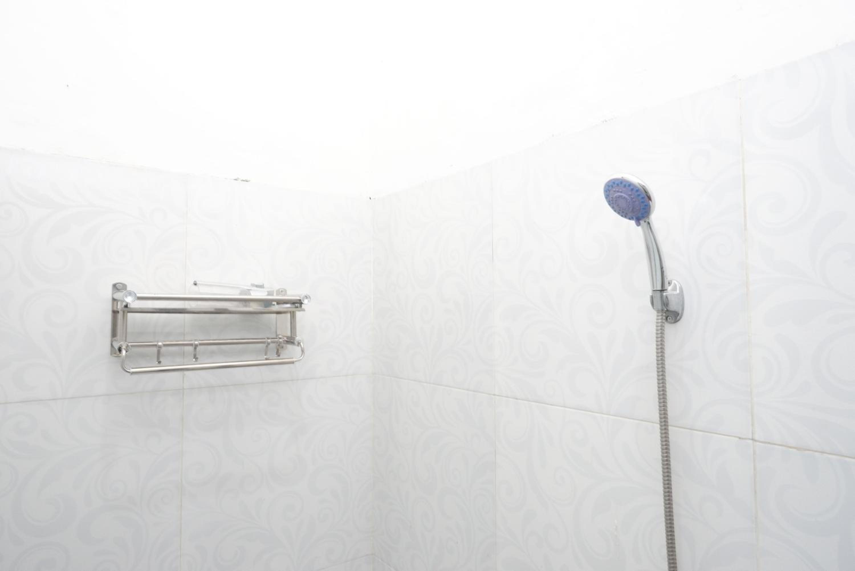Standard Double Room - Photo 12