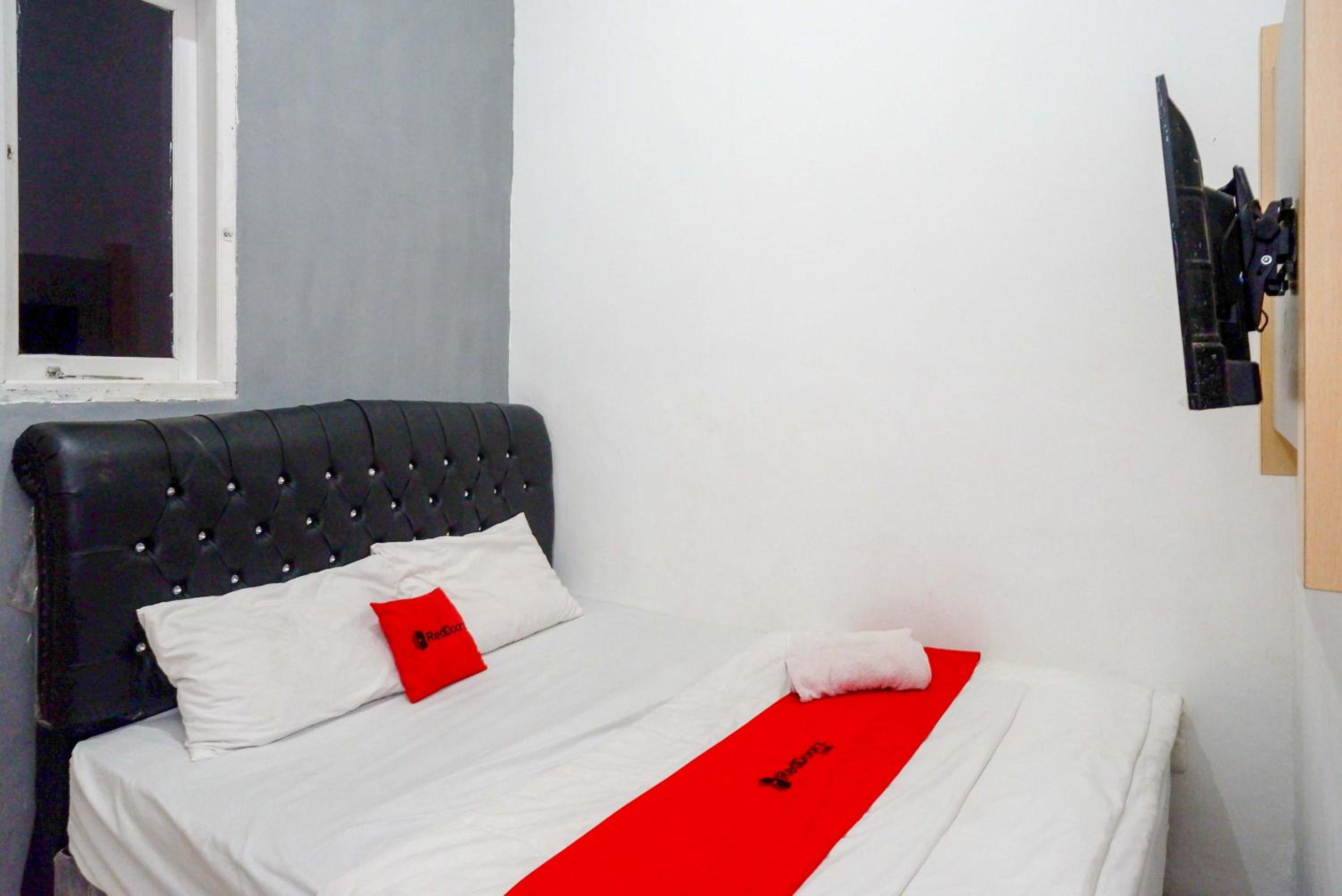 Standard Double Room - Photo 11