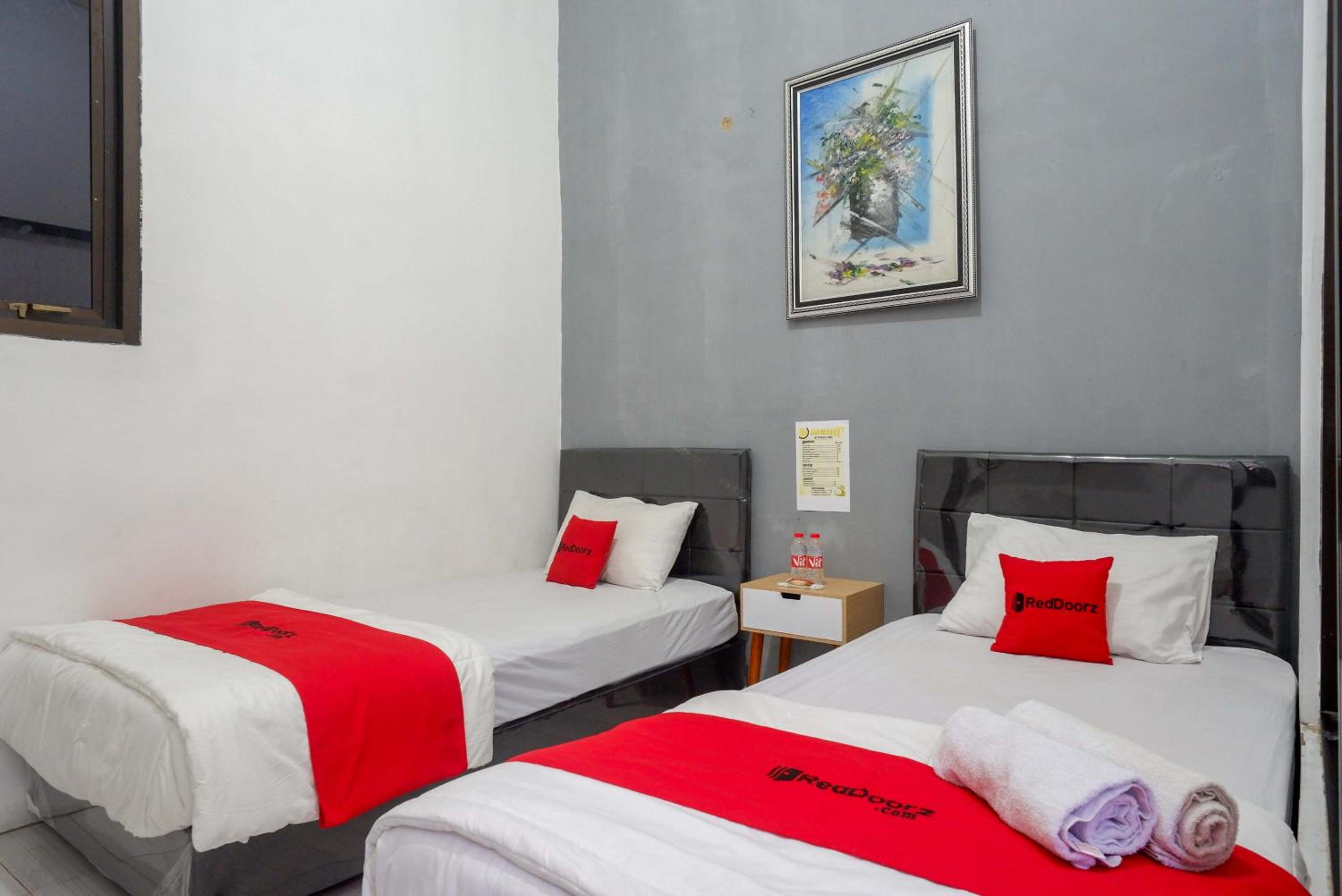 Standard Twin Room - Photo 7