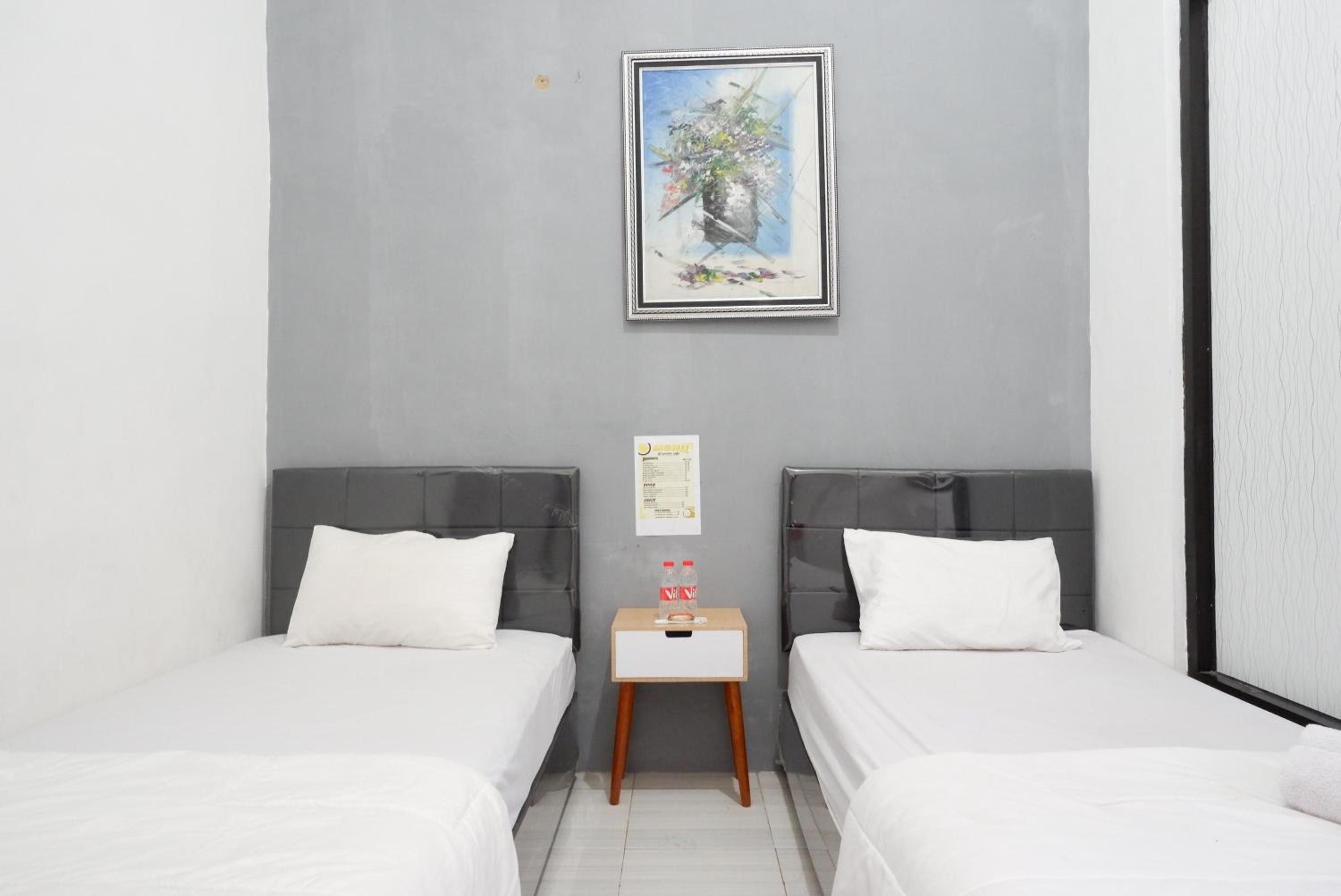 Standard Twin Room - Photo 5