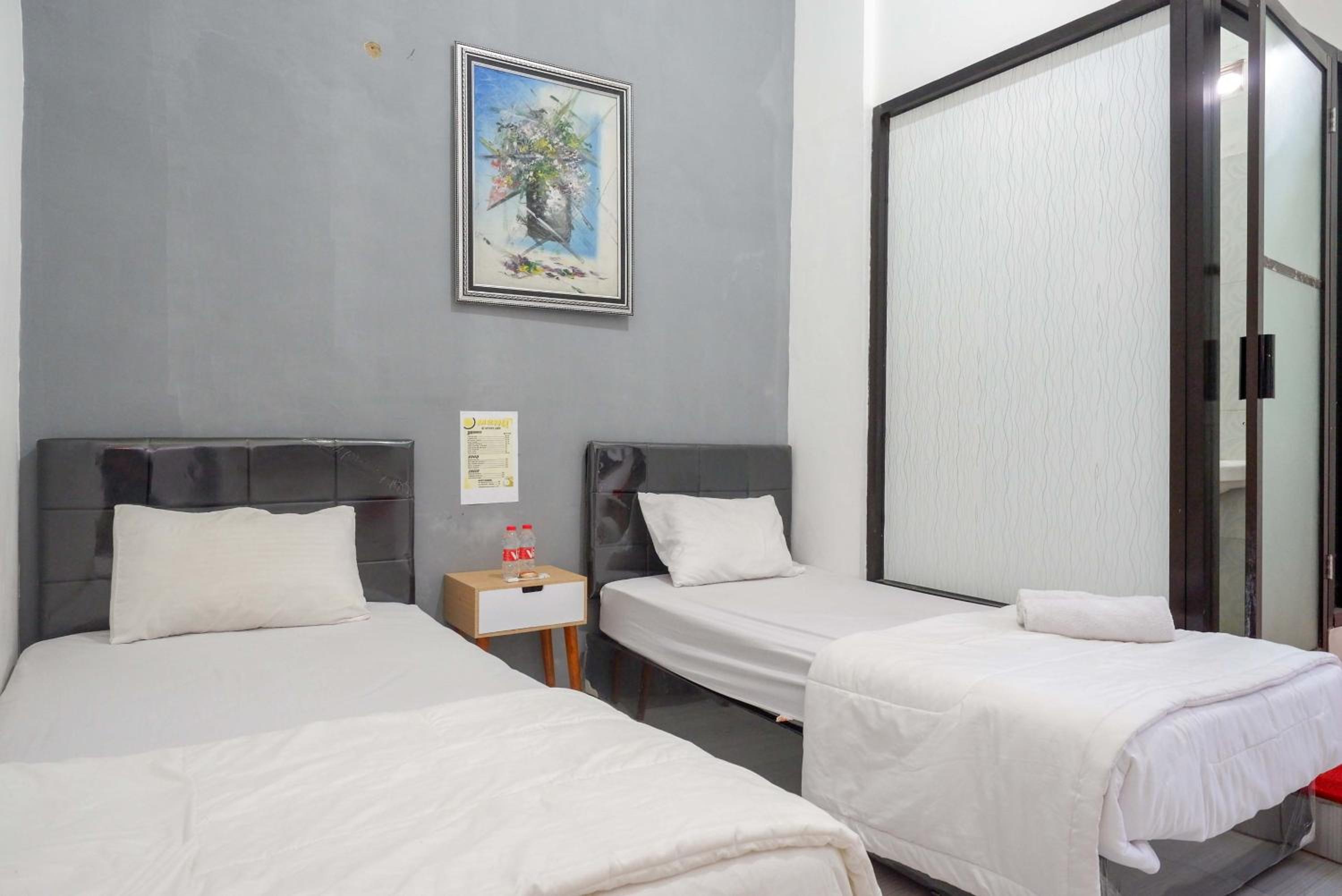 Standard Twin Room - Photo 4