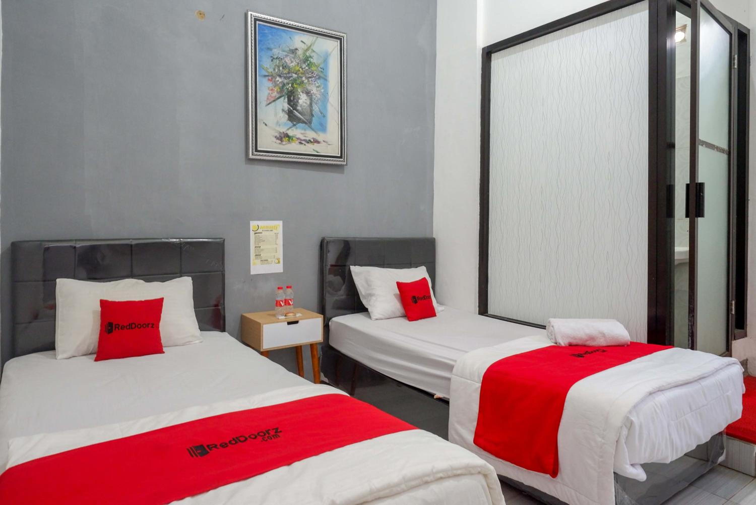Standard Twin Room - Photo 2