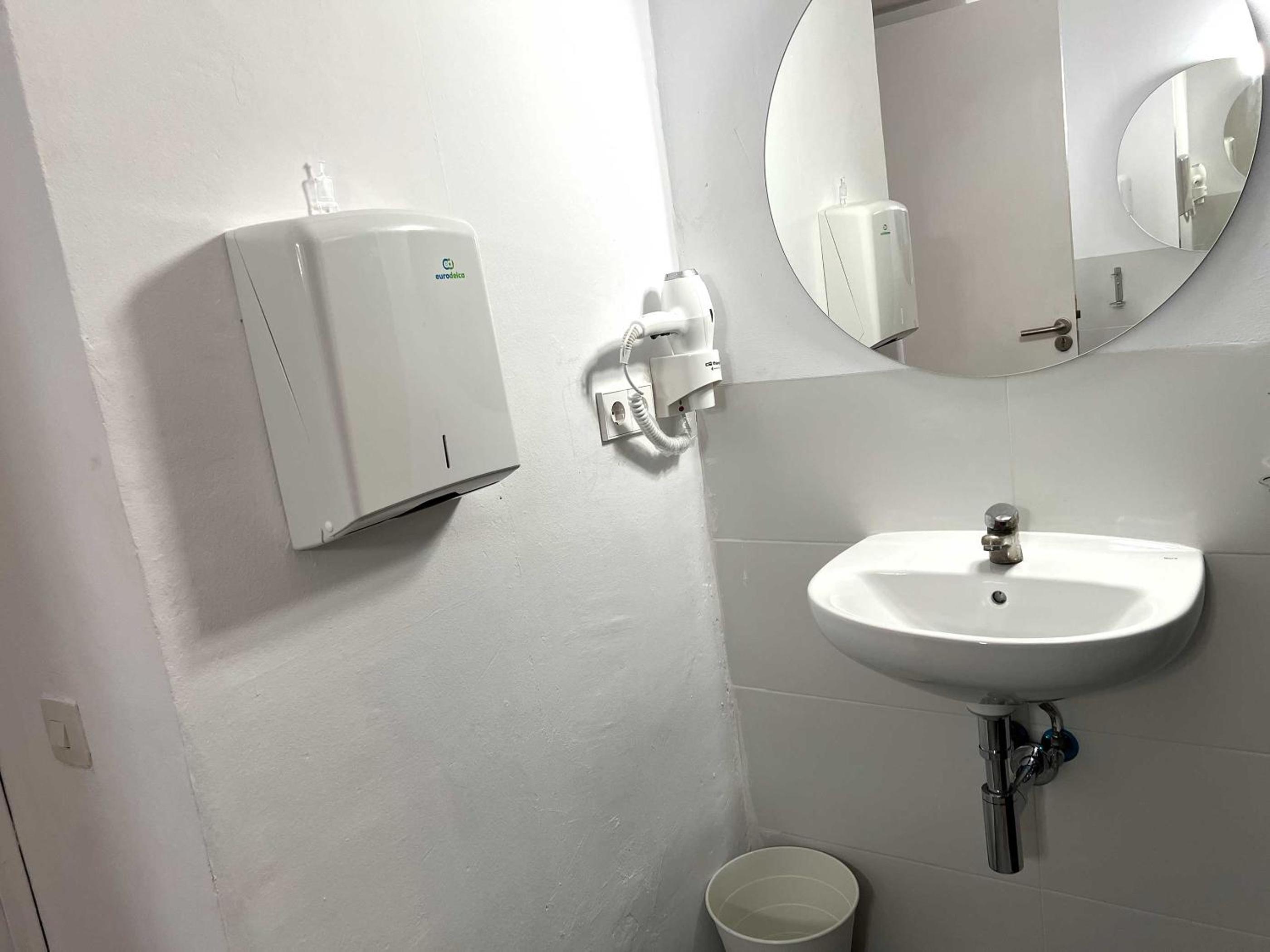 Quadruple Room with Shared Bathroom photo 3