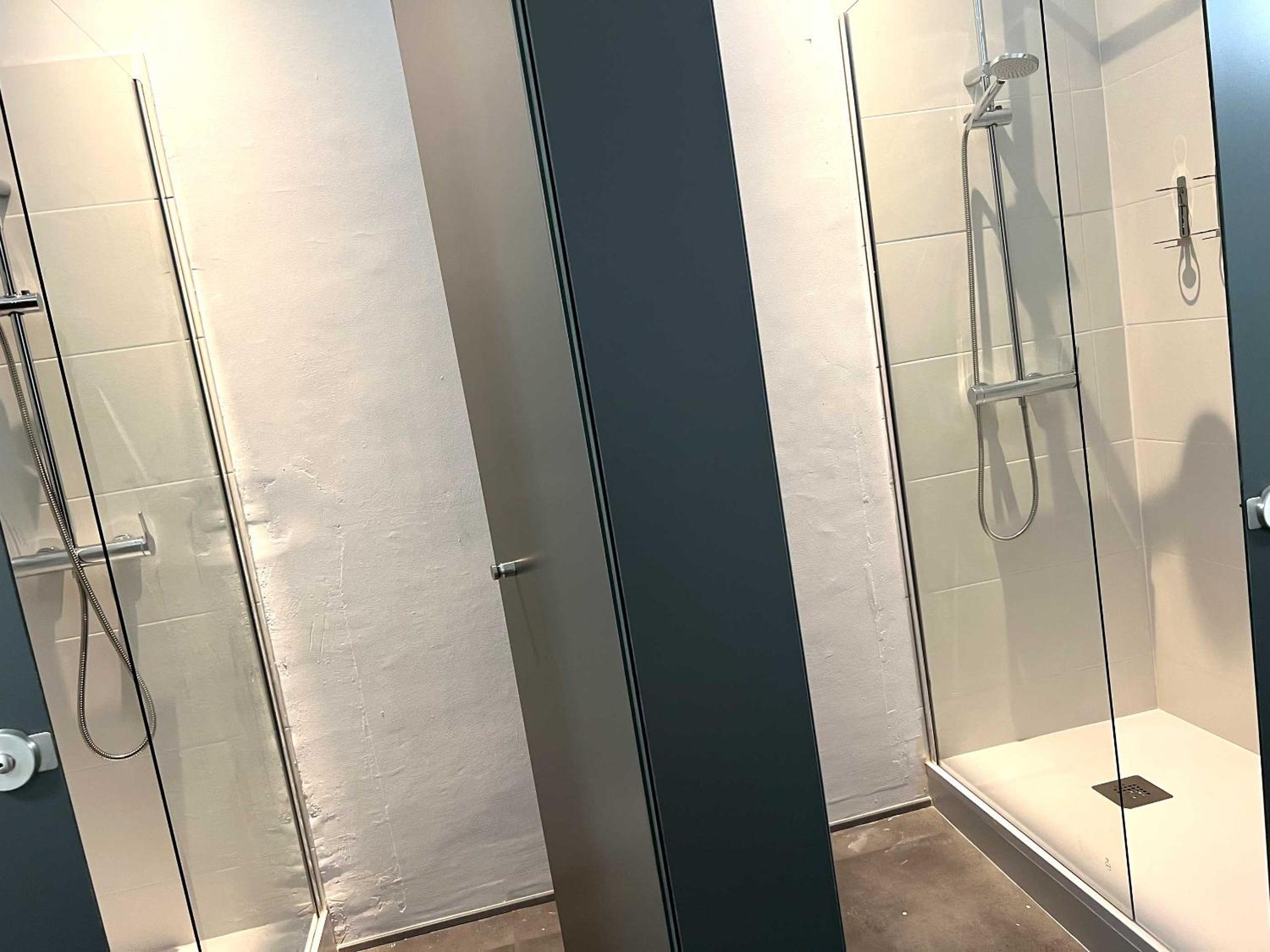 Quadruple Room with Shared Bathroom photo 2