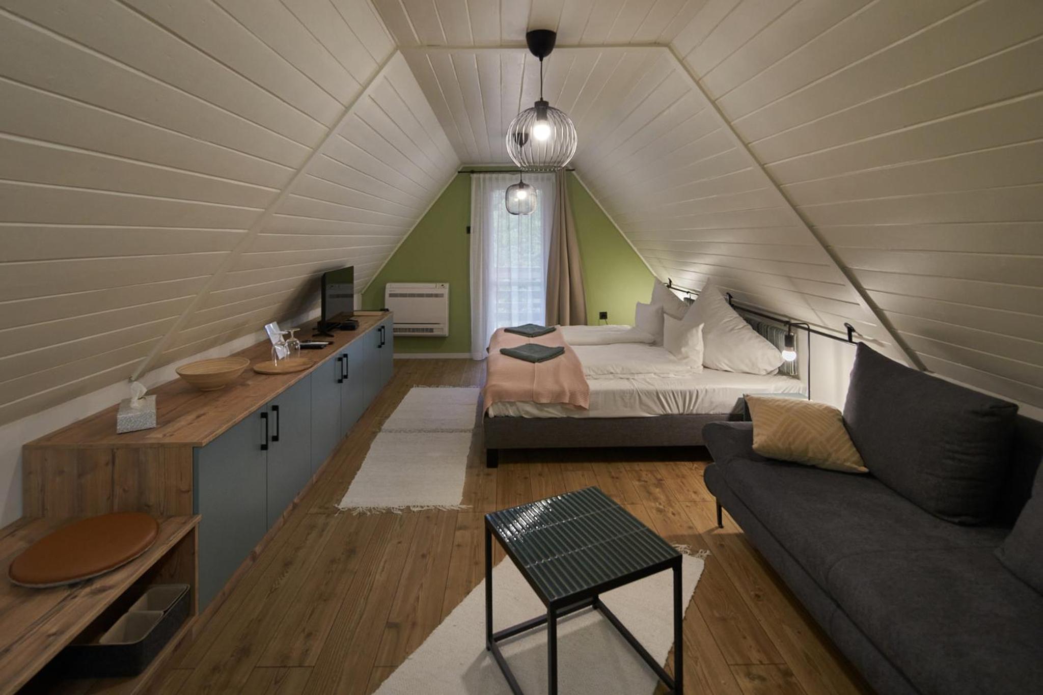 Double or Twin Room with Lake View - Photo 5