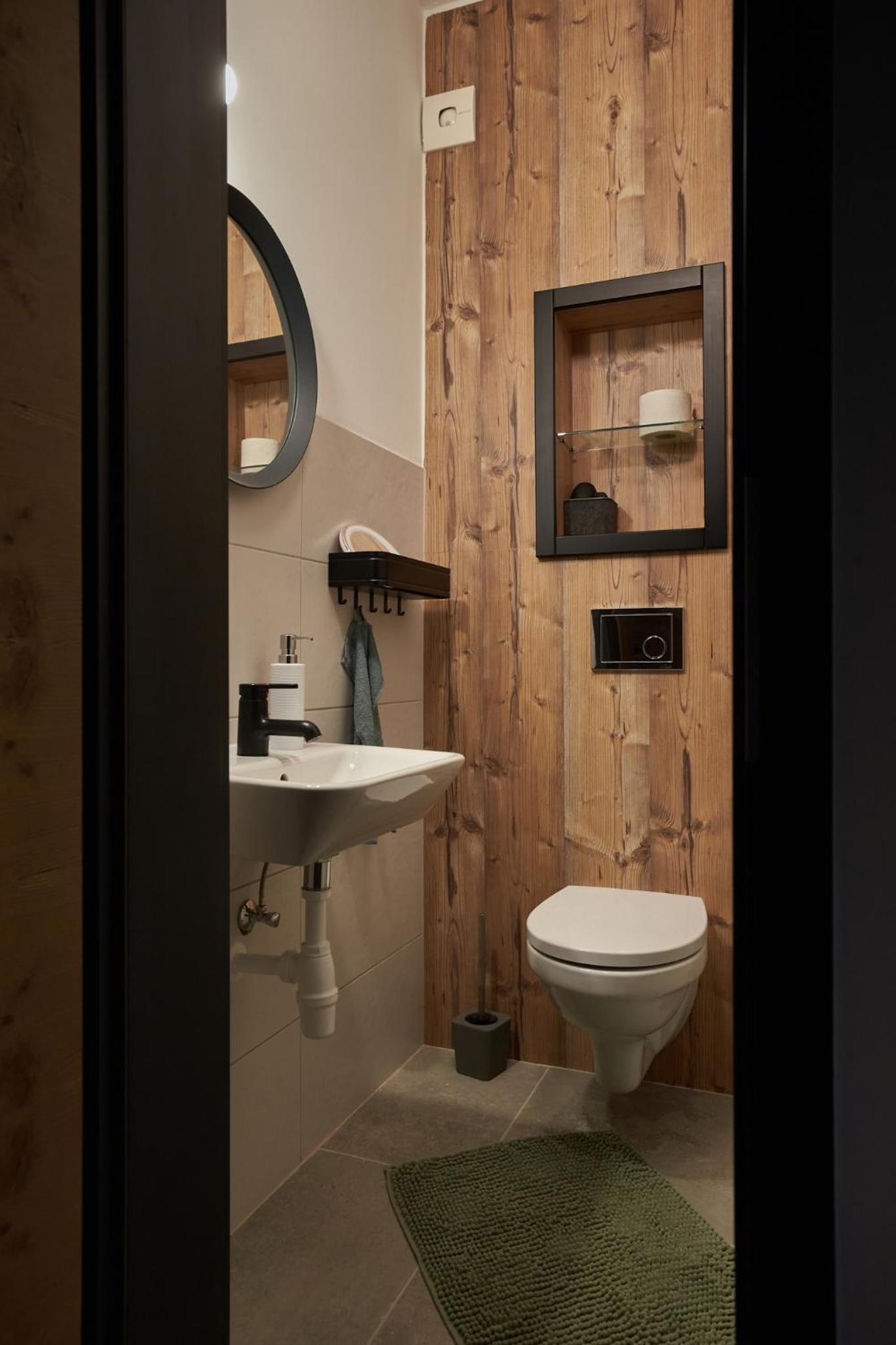 Double or Twin Room with Lake View - Photo 4