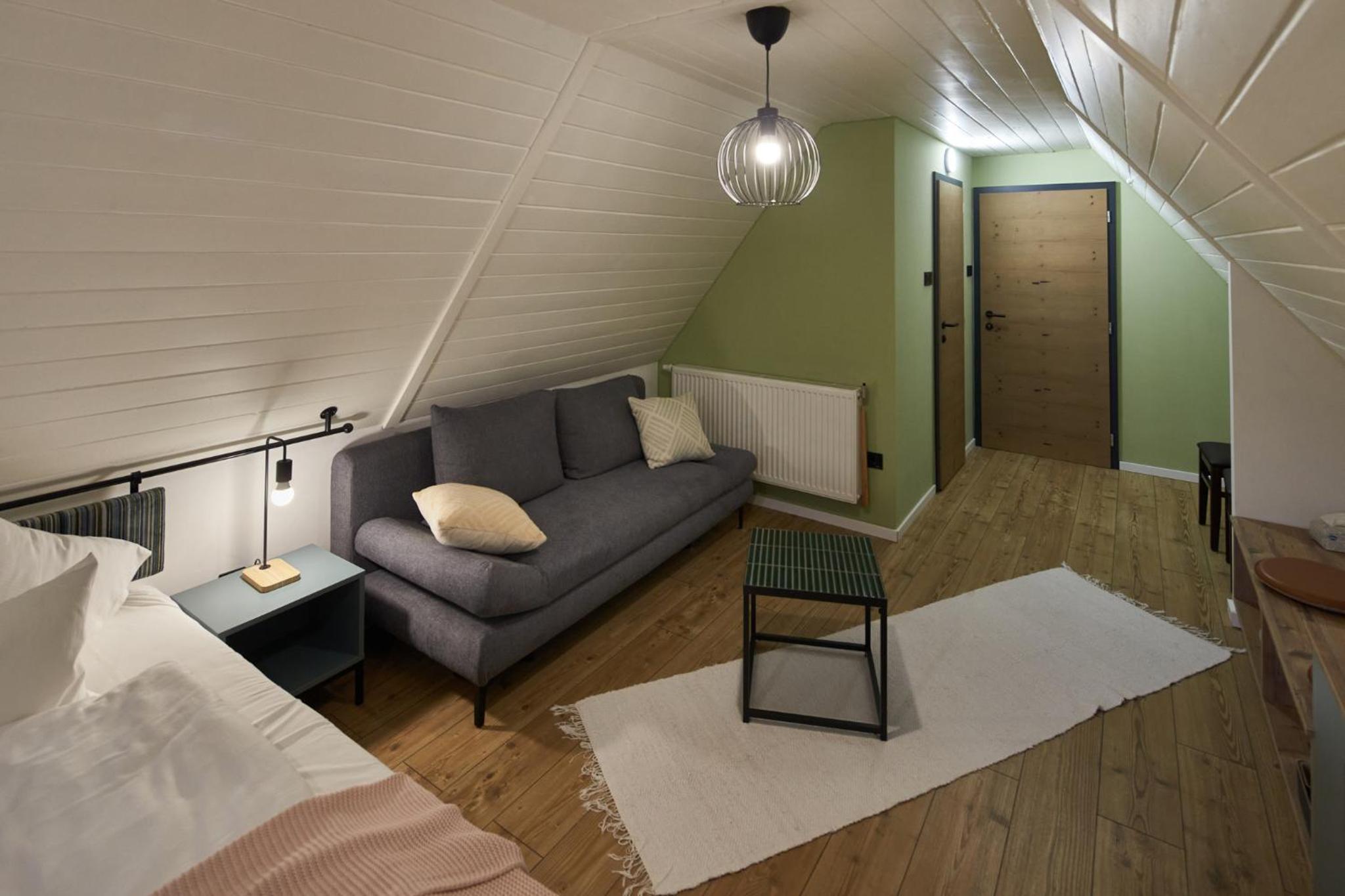Double or Twin Room with Lake View - Photo 3