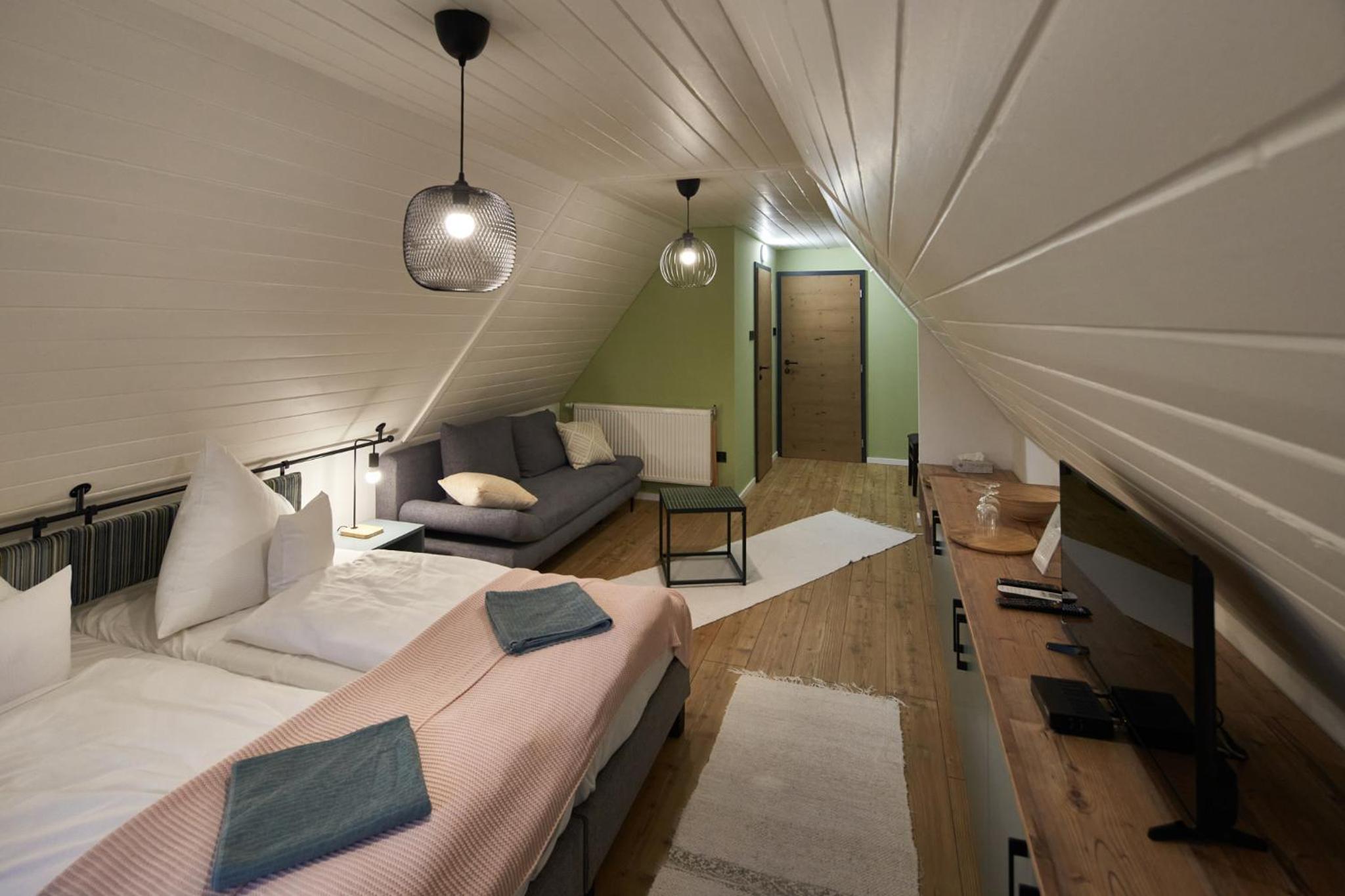 Double or Twin Room with Lake View - Photo 6