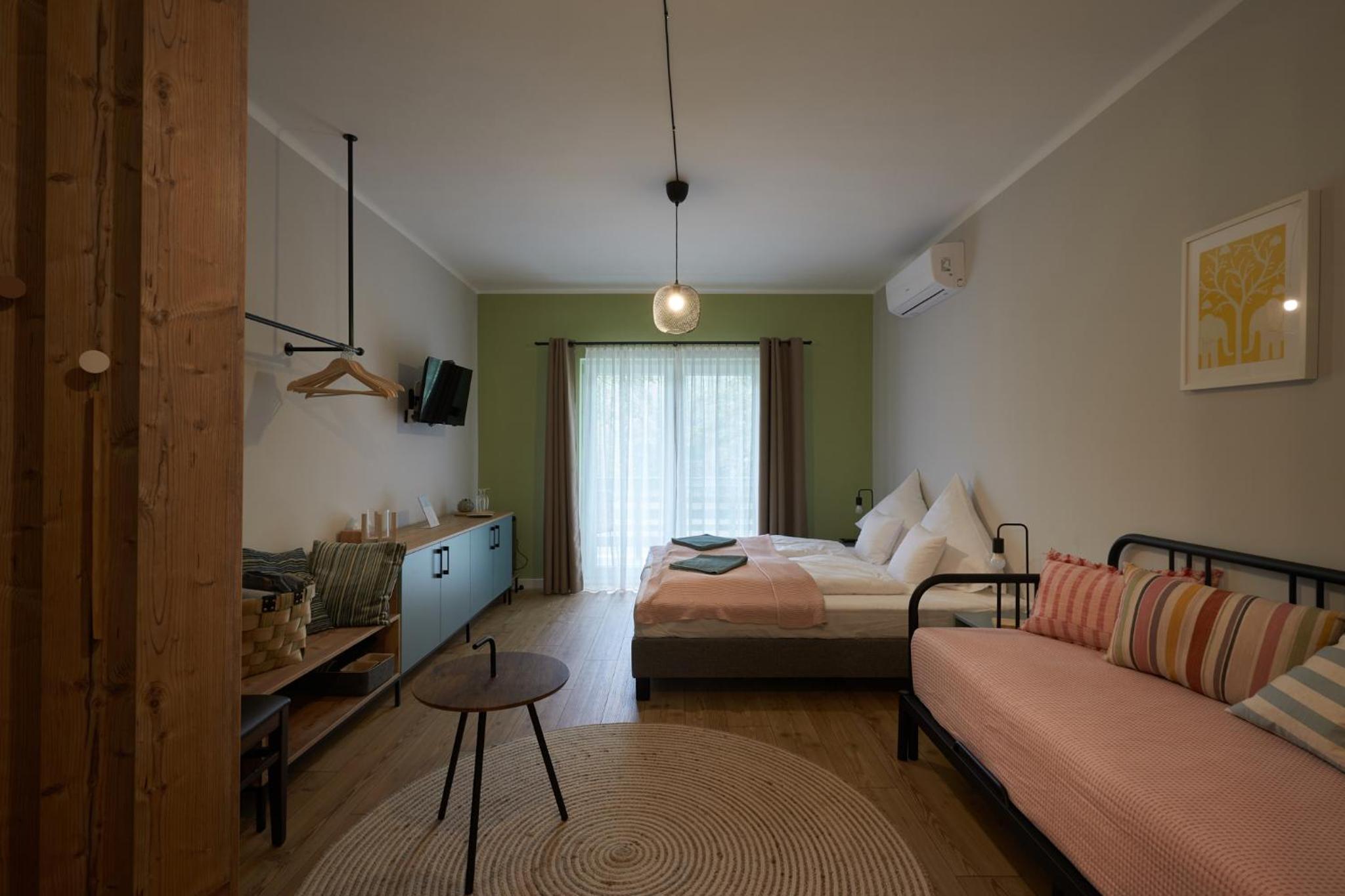 Double or Twin Room with Lake View - Photo 13