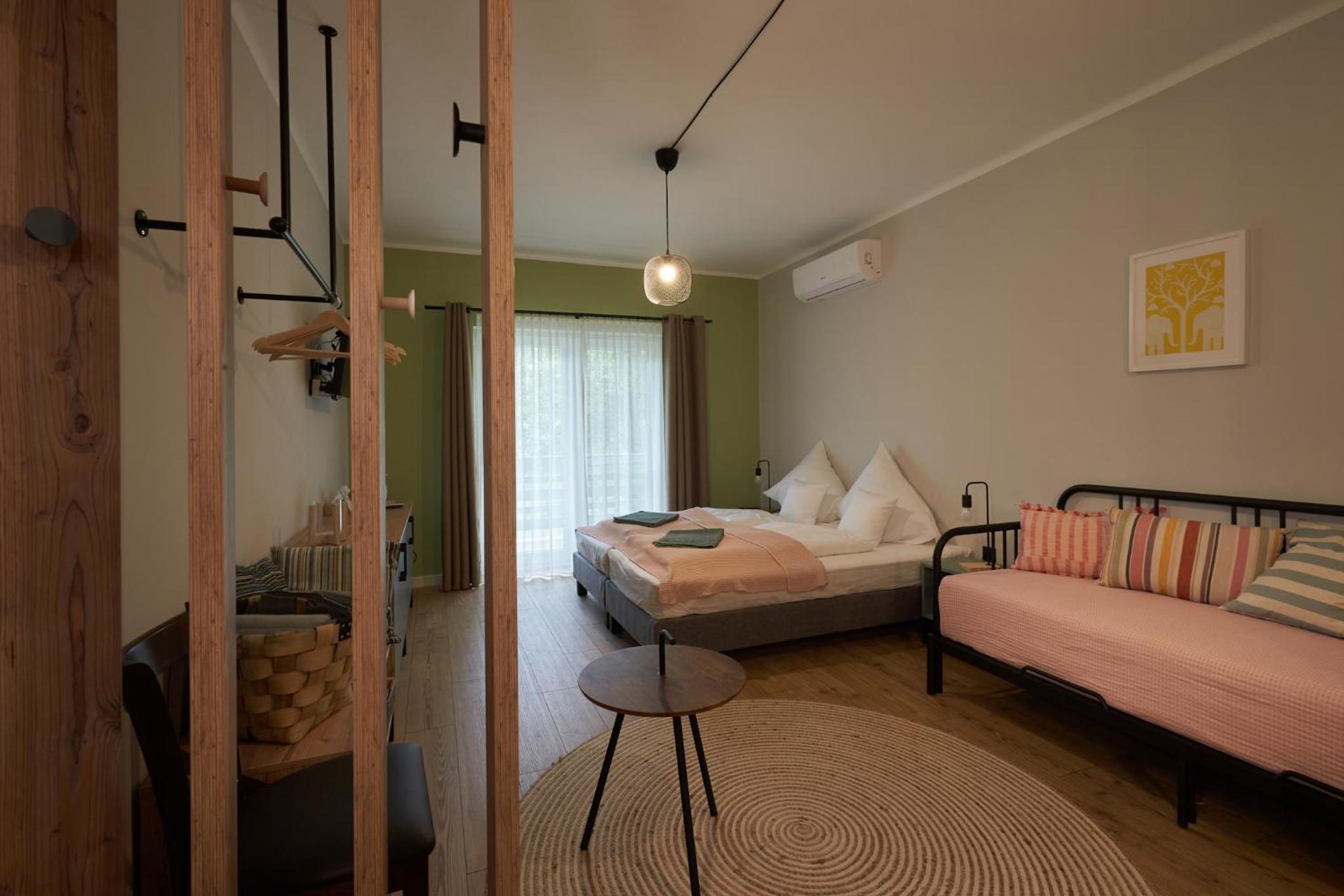 Double or Twin Room with Lake View - Photo 9