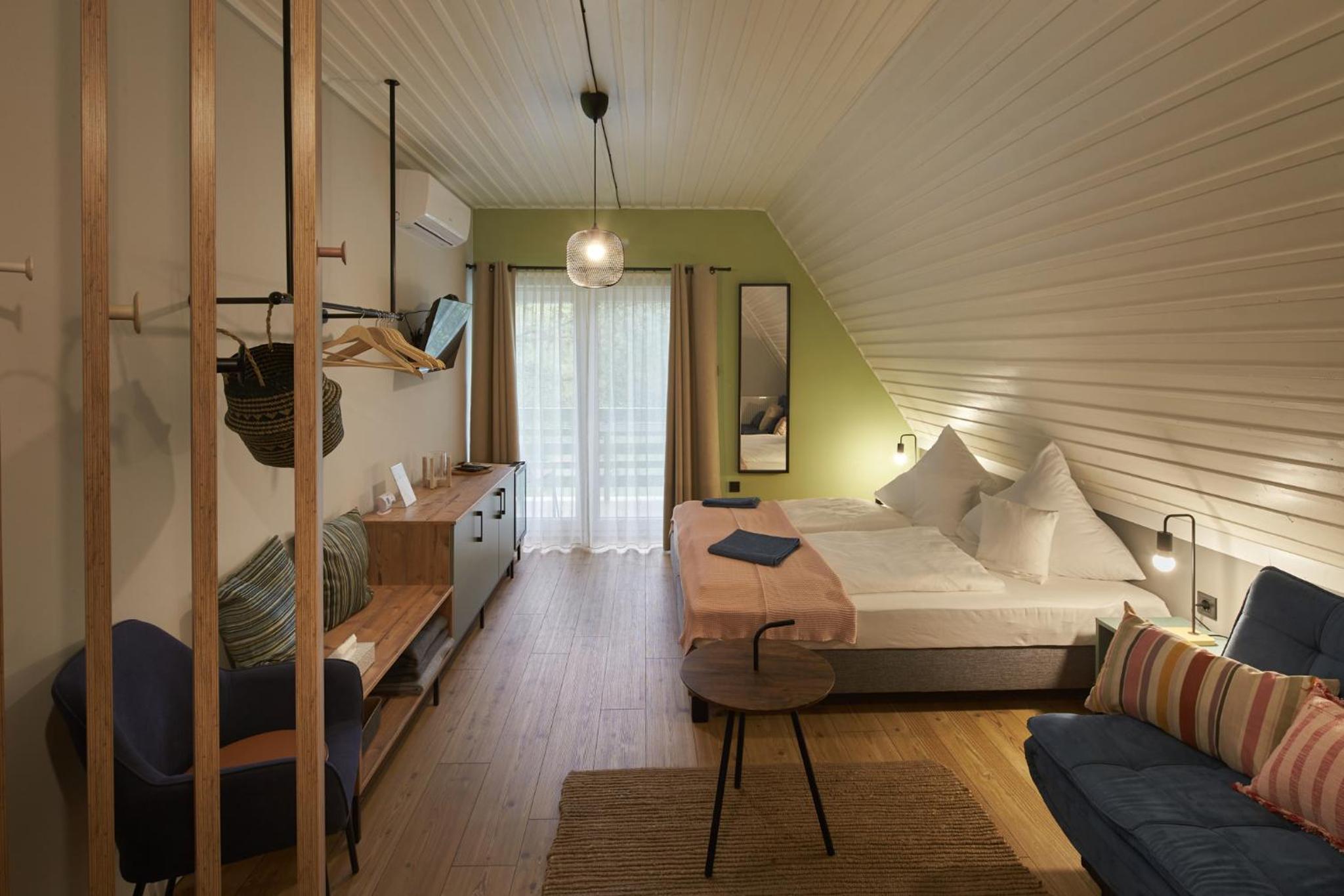 Double or Twin Room with Lake View - Photo 15