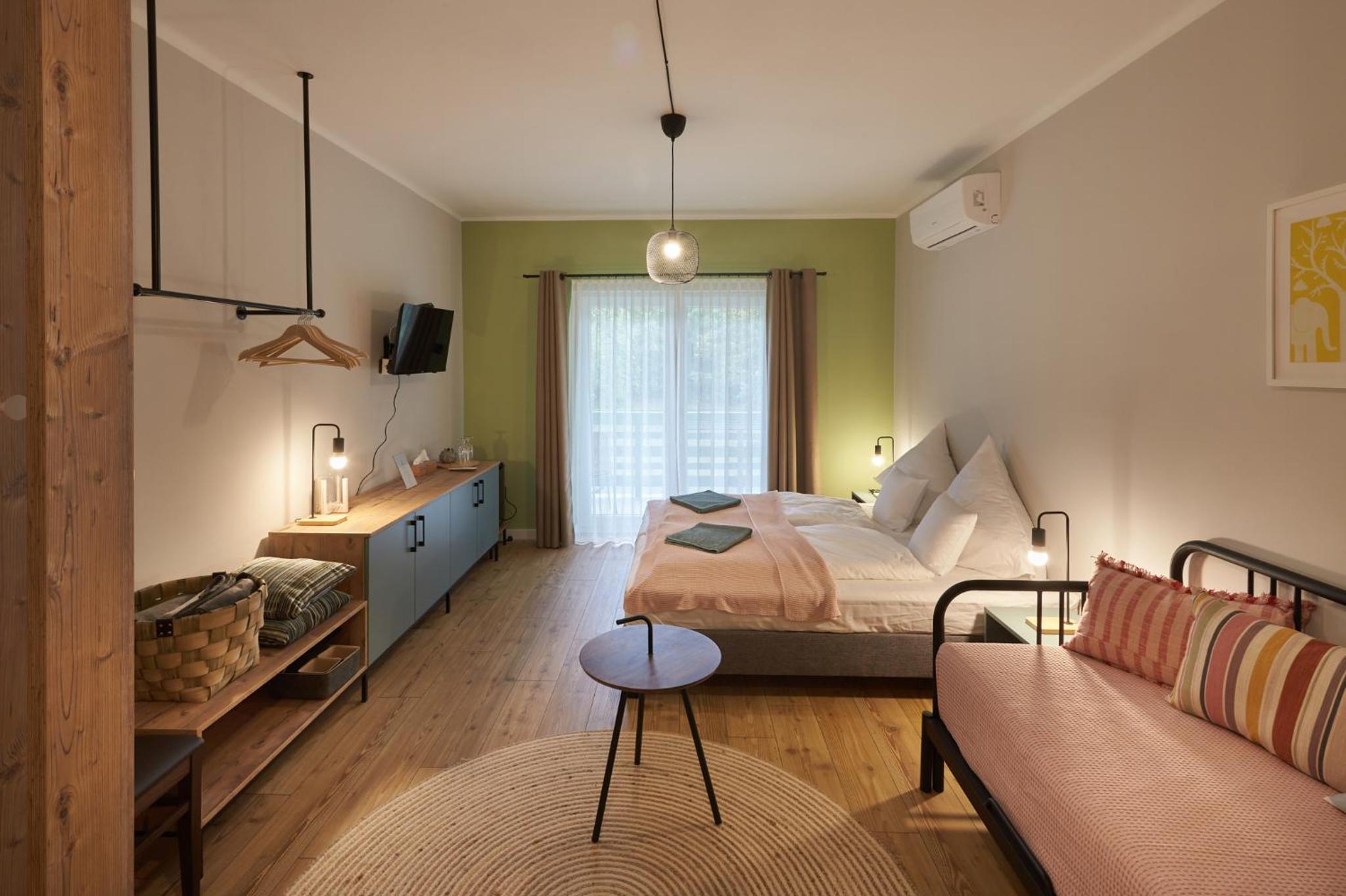 Double or Twin Room with Lake View - Photo 19