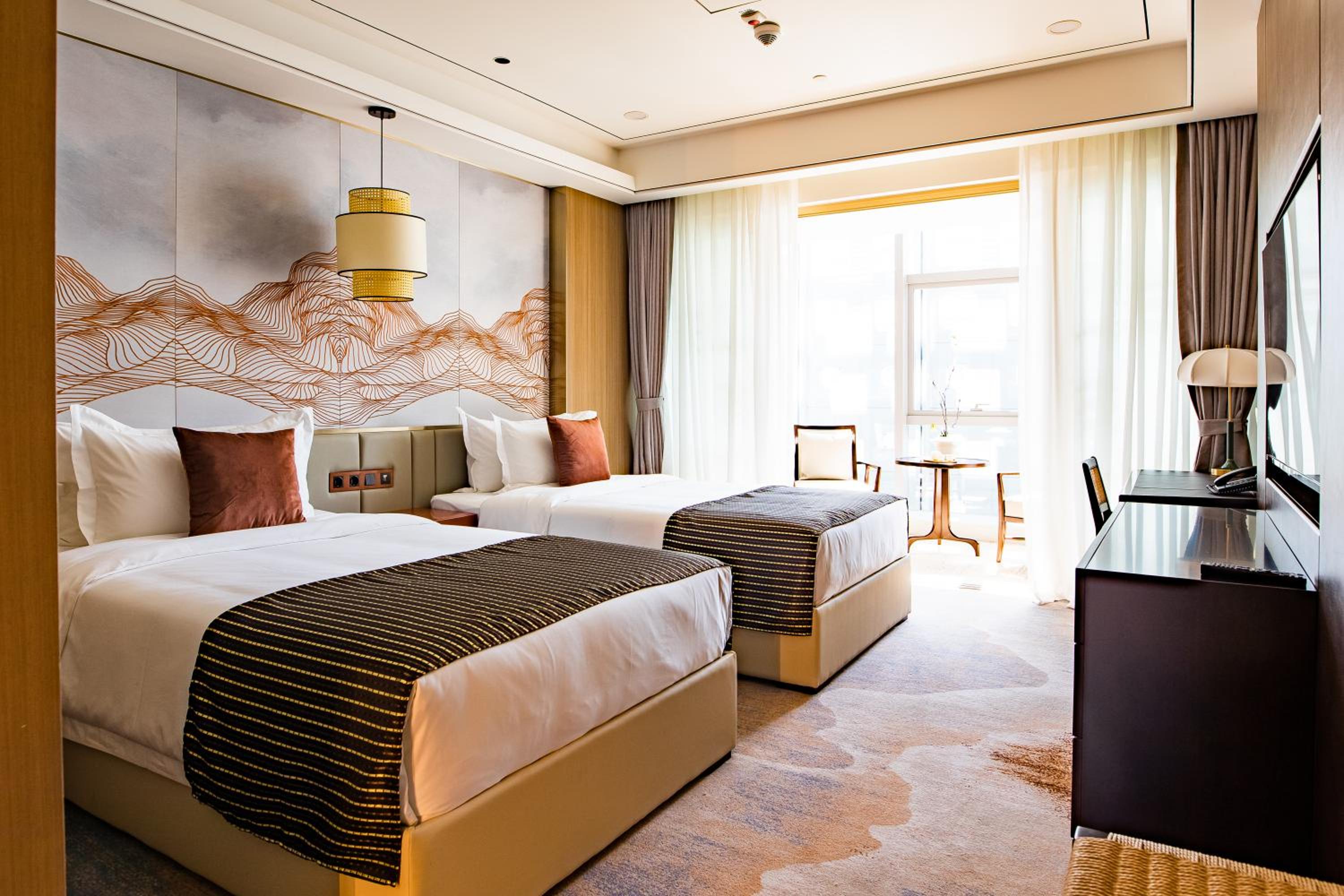 Deluxe Twin Room with Free Parking - Photo 1