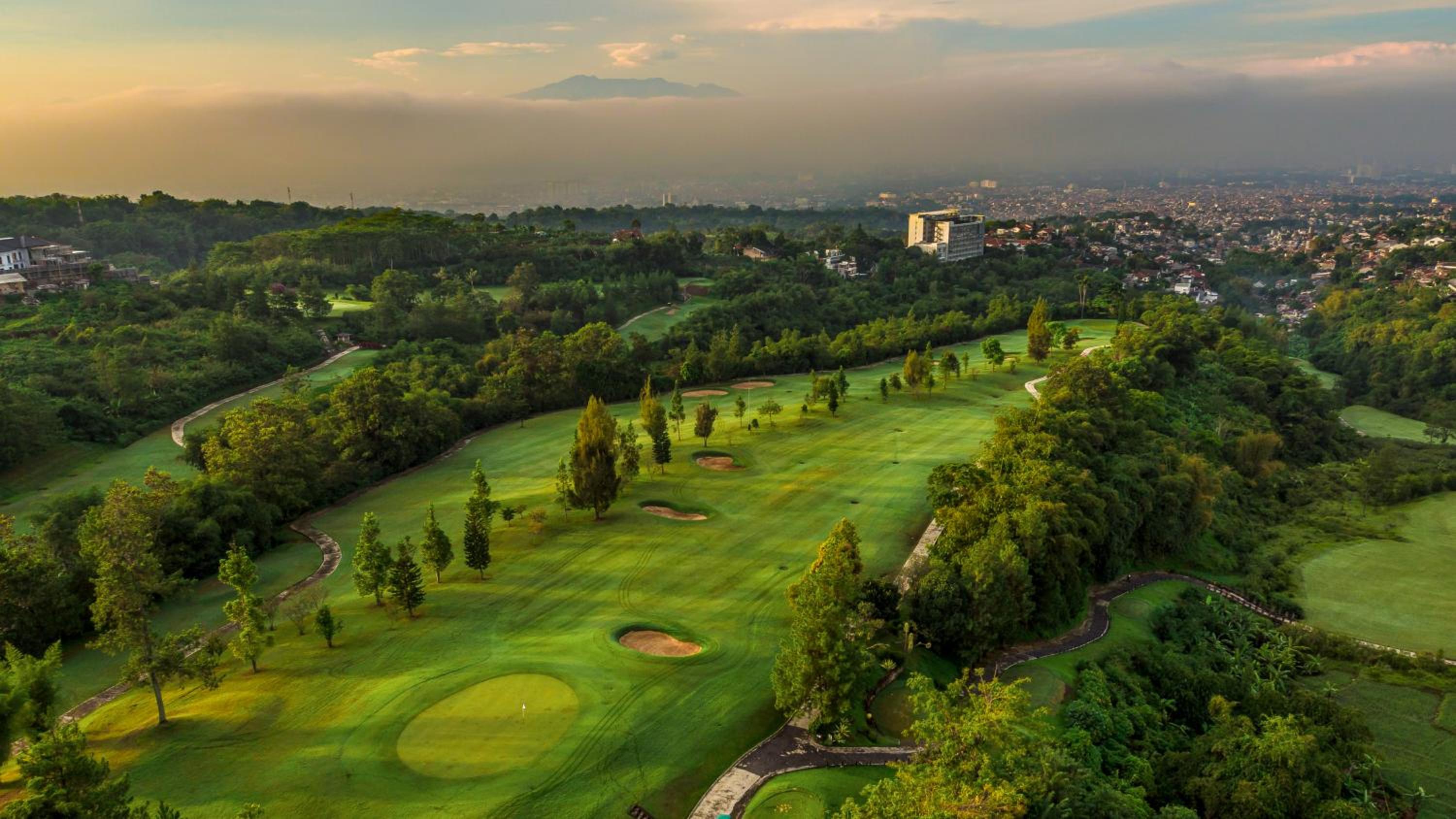 Premium King Room with Golf View - High Floor