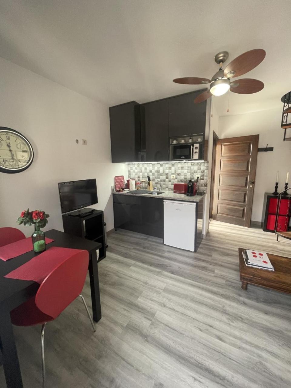 One-Bedroom House - Photo 70