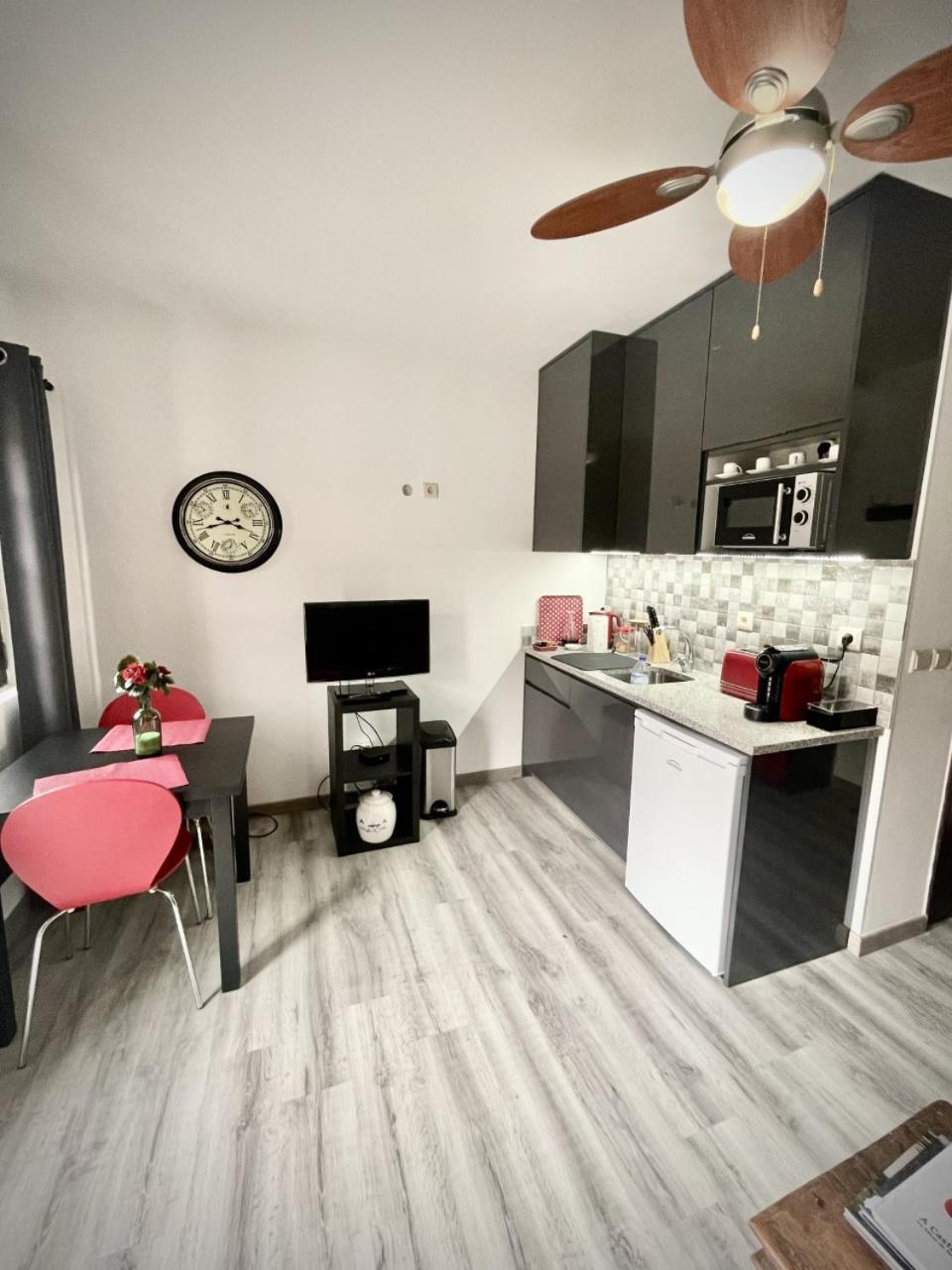 One-Bedroom House - Photo 72