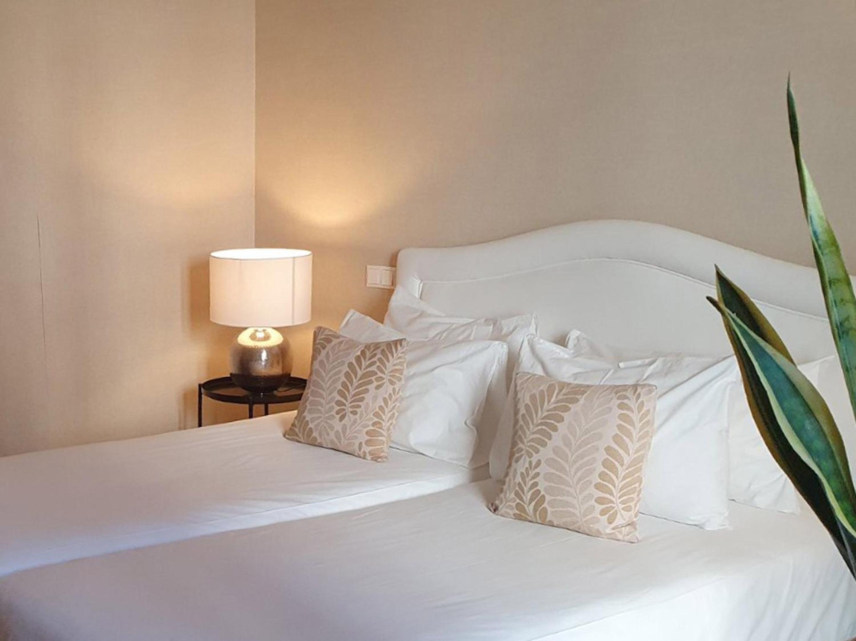 Superior Guestroom with Pool View - Photo 2