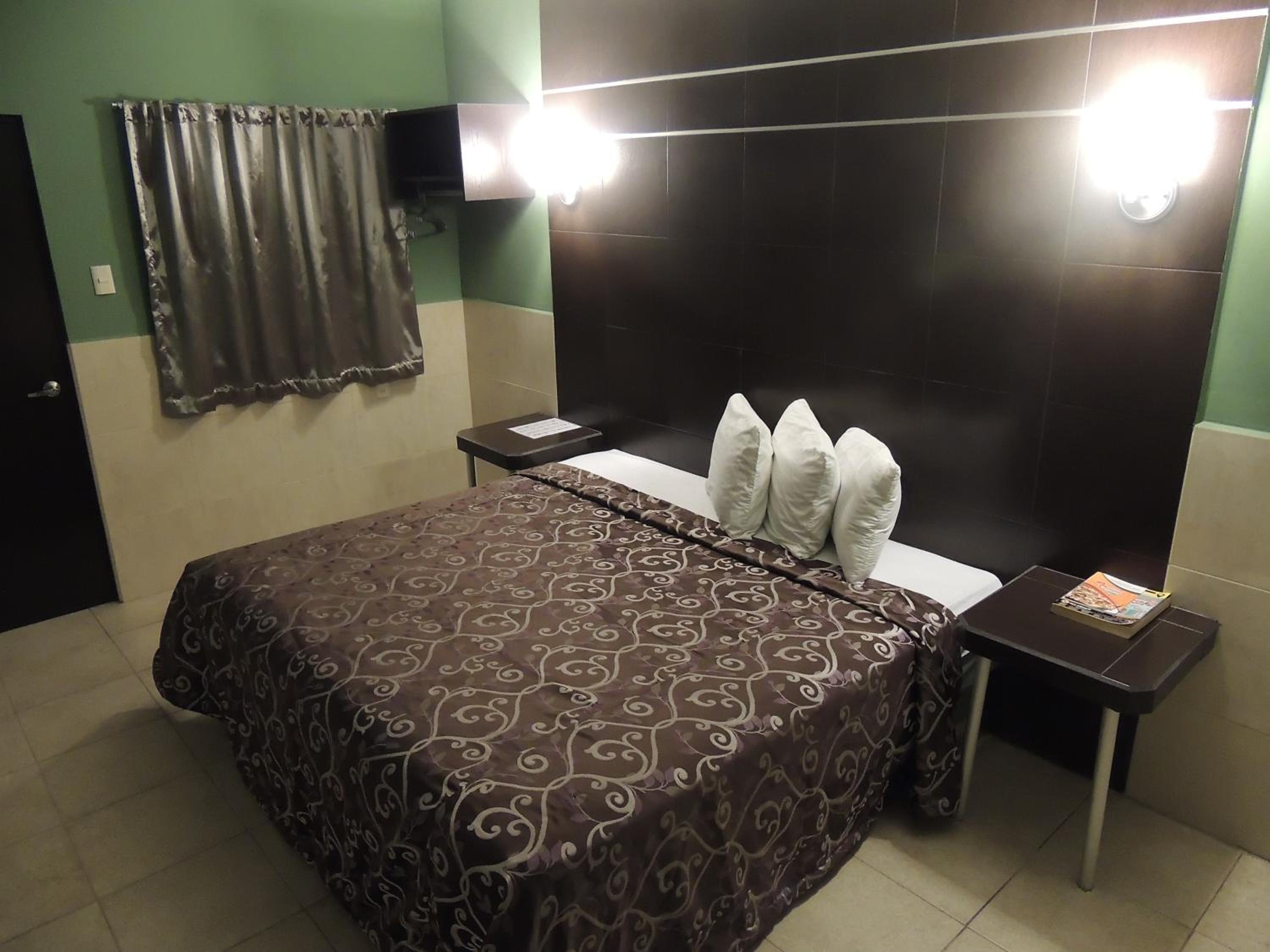 Deluxe King Room photo 1