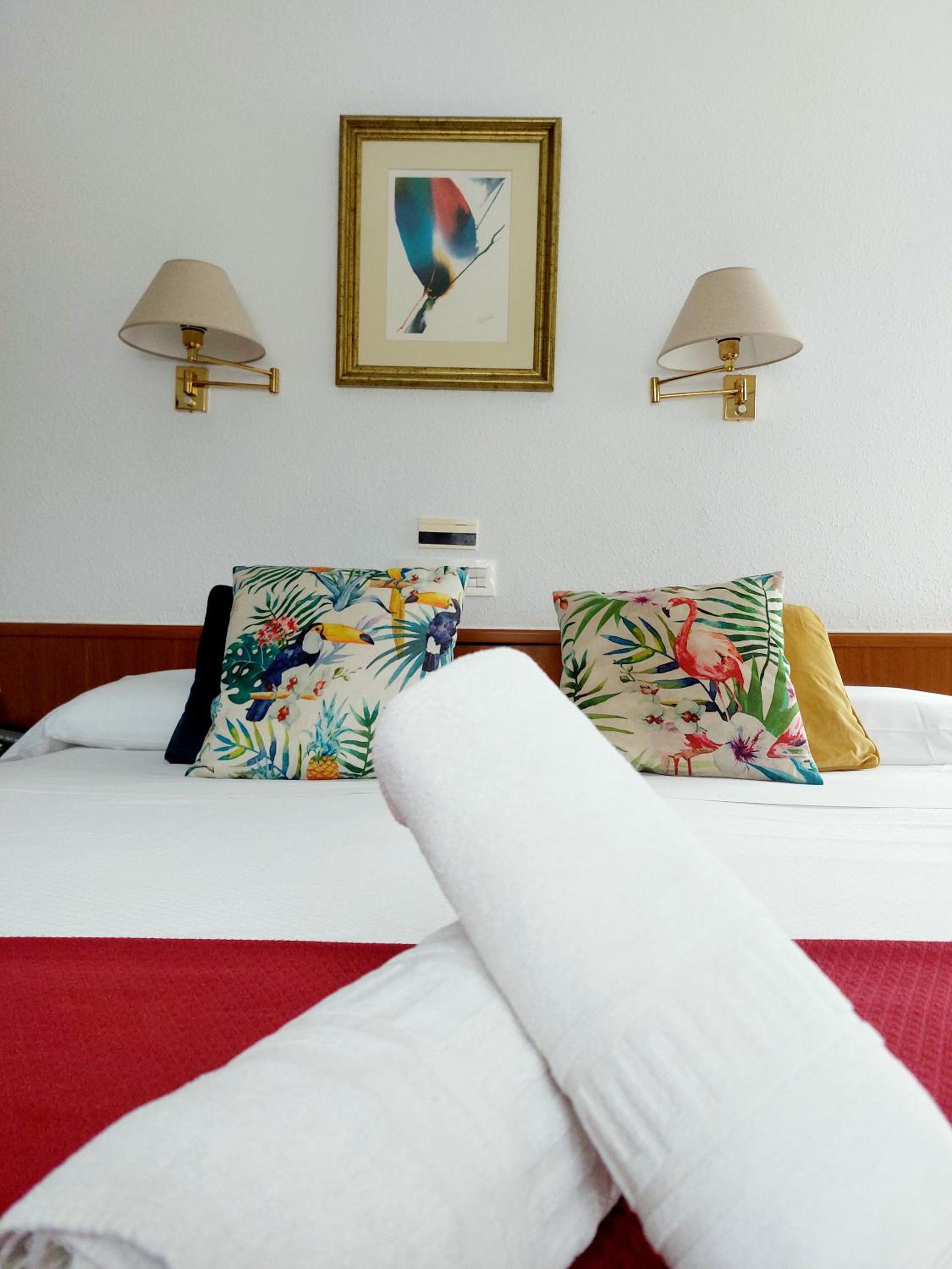 Double or Twin Room with Pool View photo 3