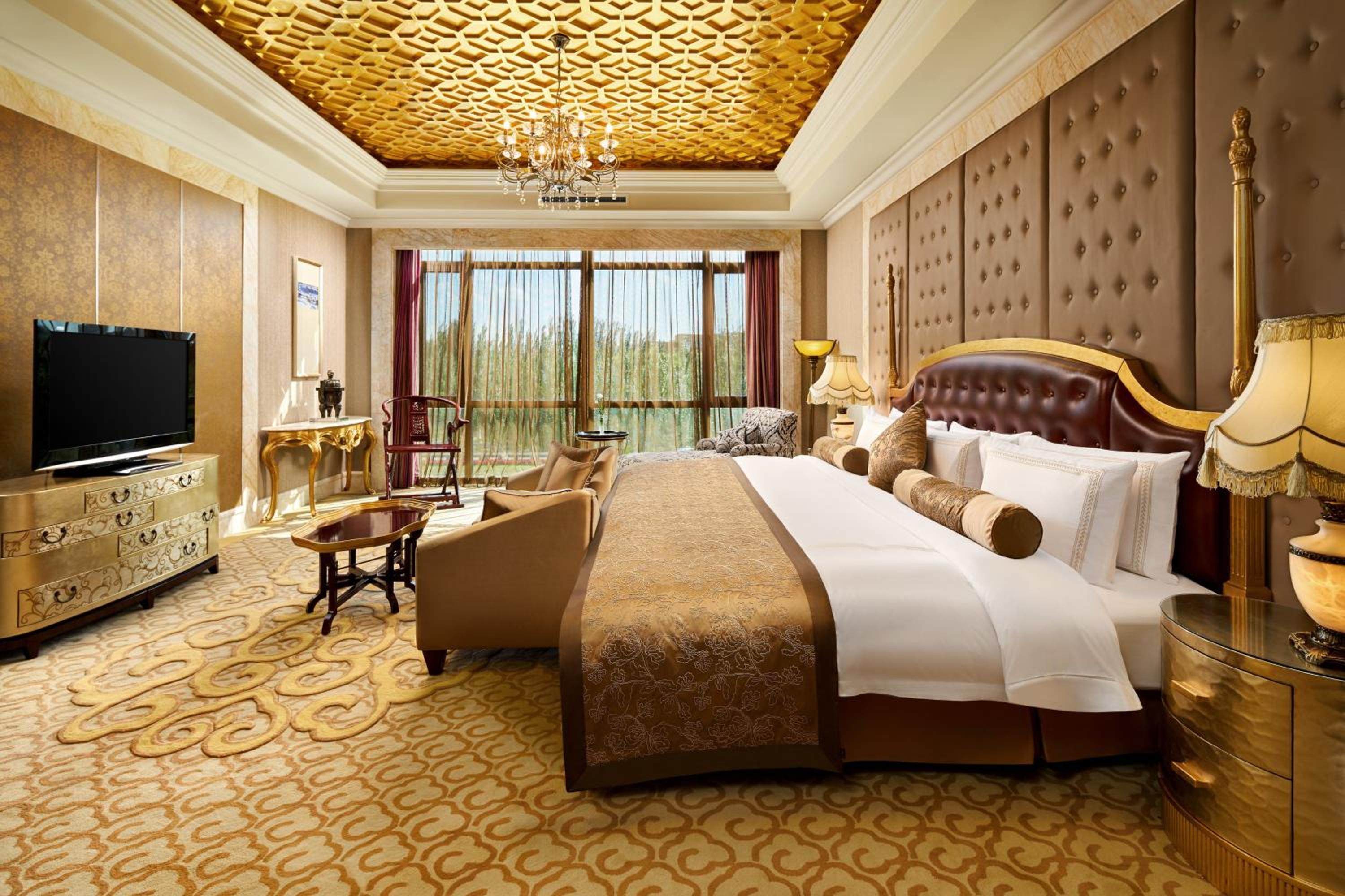 Three-Bedroom Suite With Three King Beds