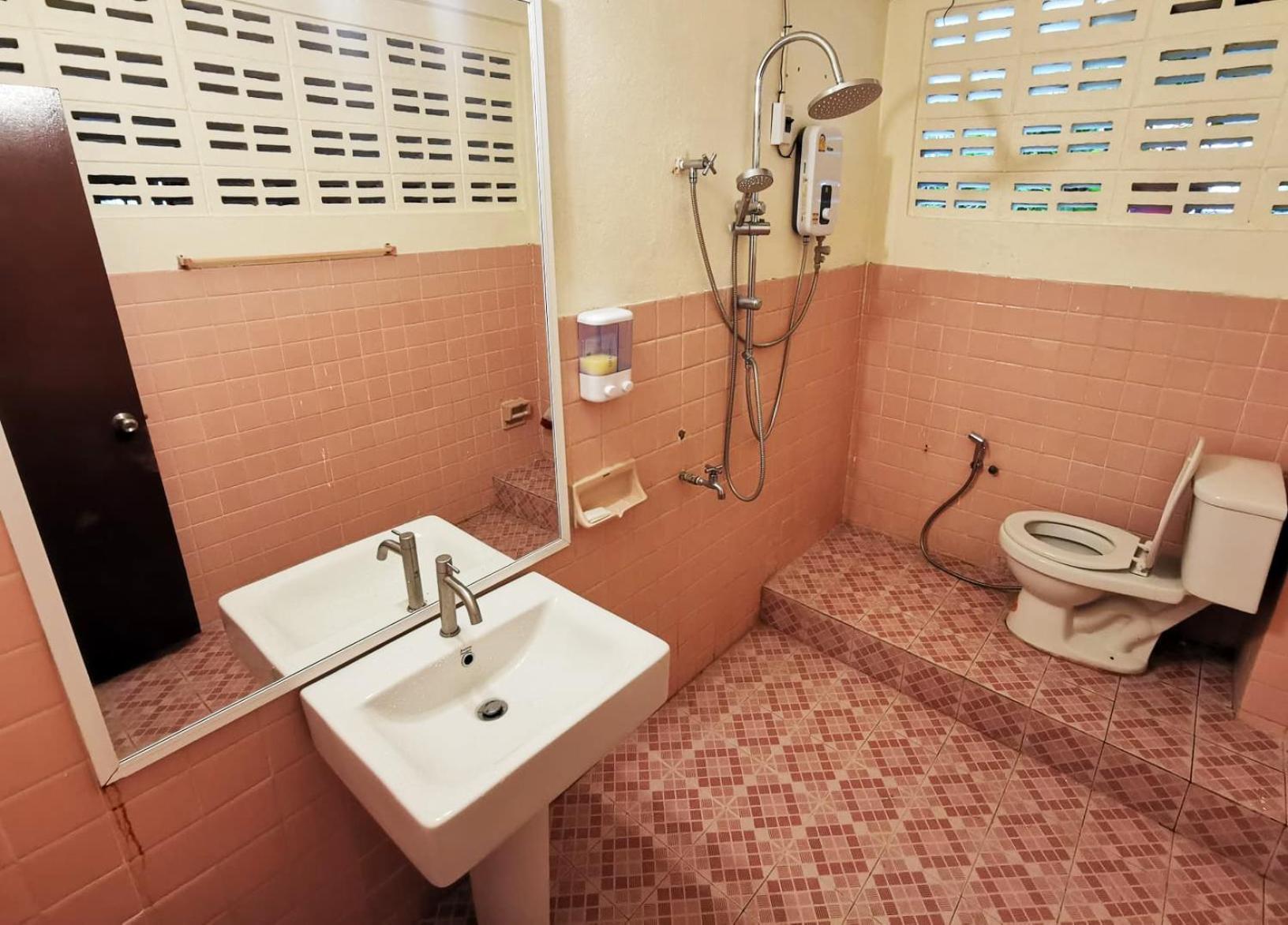 6-Bed Male Dormitory Room photo 2