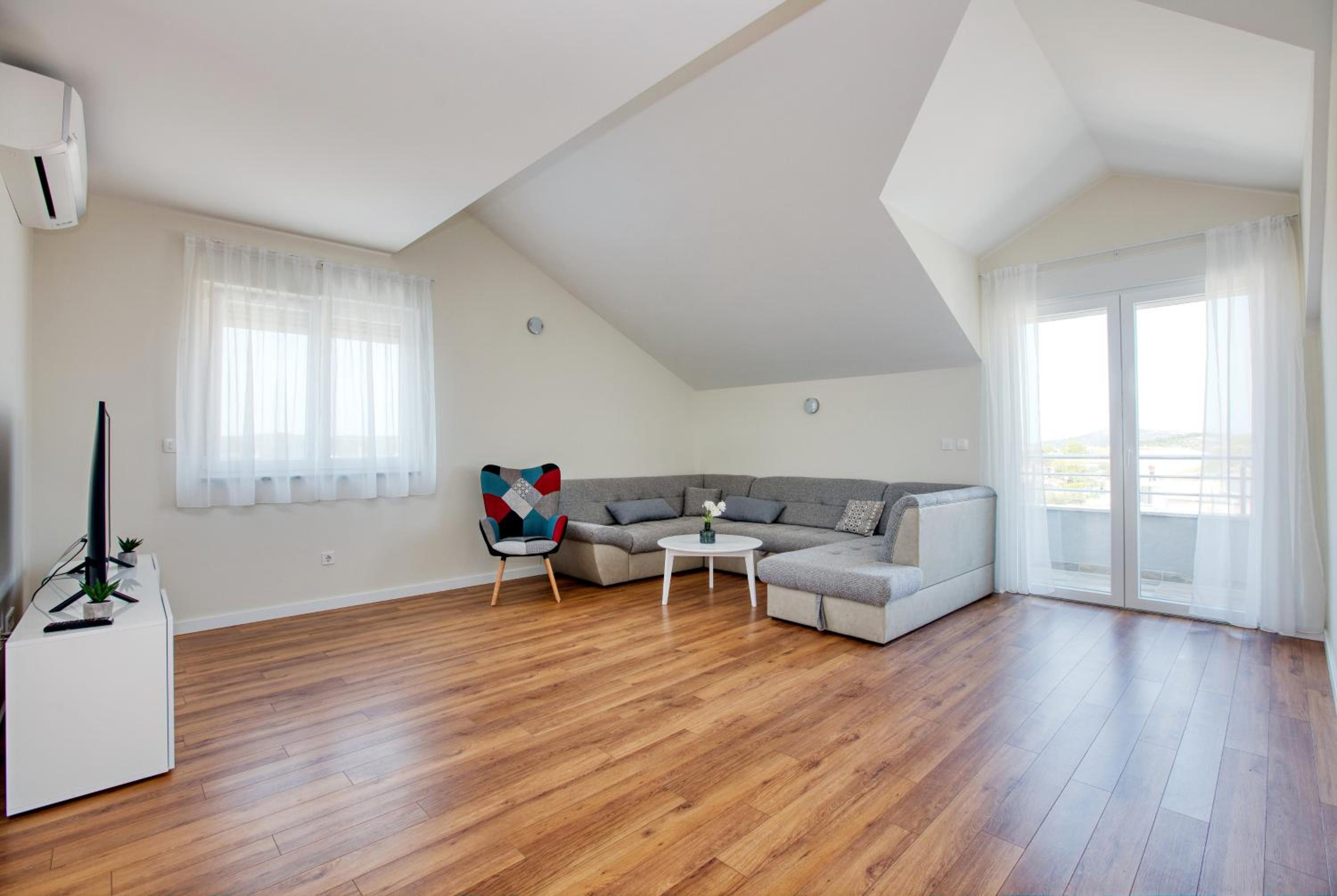 Three-Bedroom Apartment With Terrace And Sea View photo 1