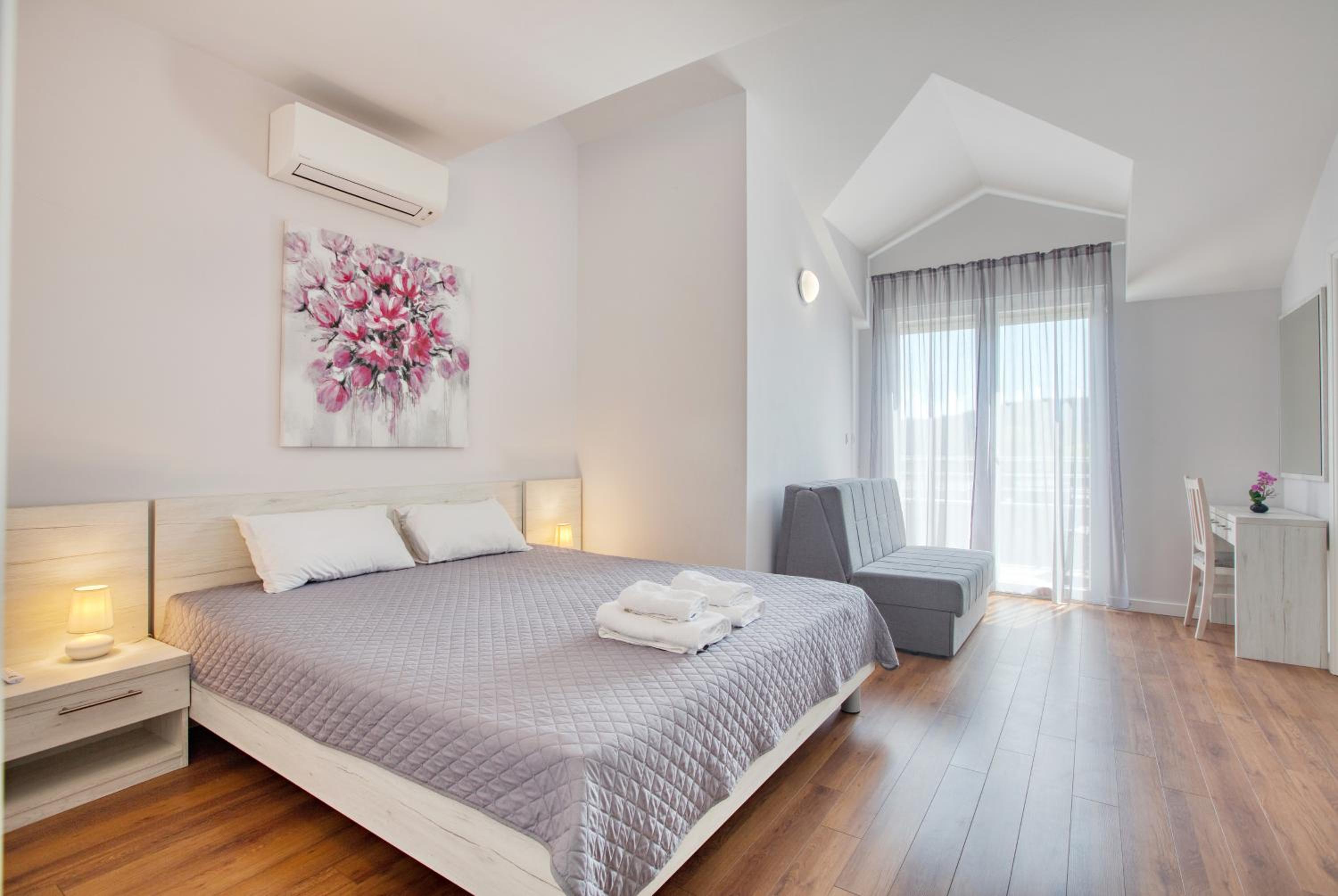 Three-Bedroom Apartment With Terrace And Sea View photo 3