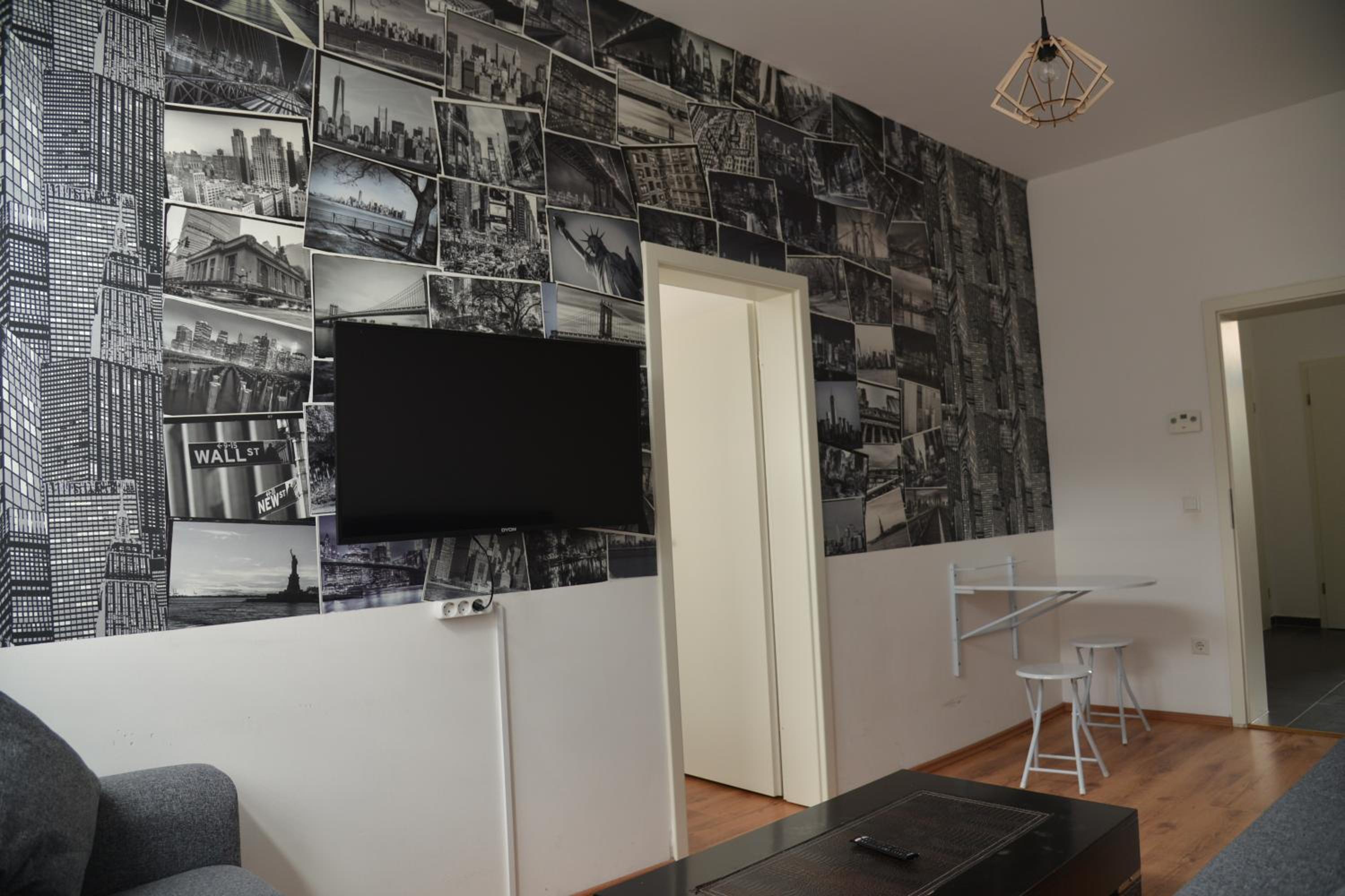 One-Bedroom Apartment - Photo 7
